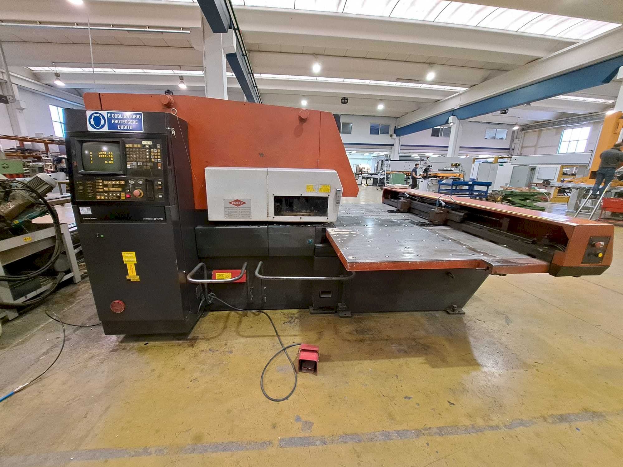 Koneen  AMADA ARIES 245 etunäkymä