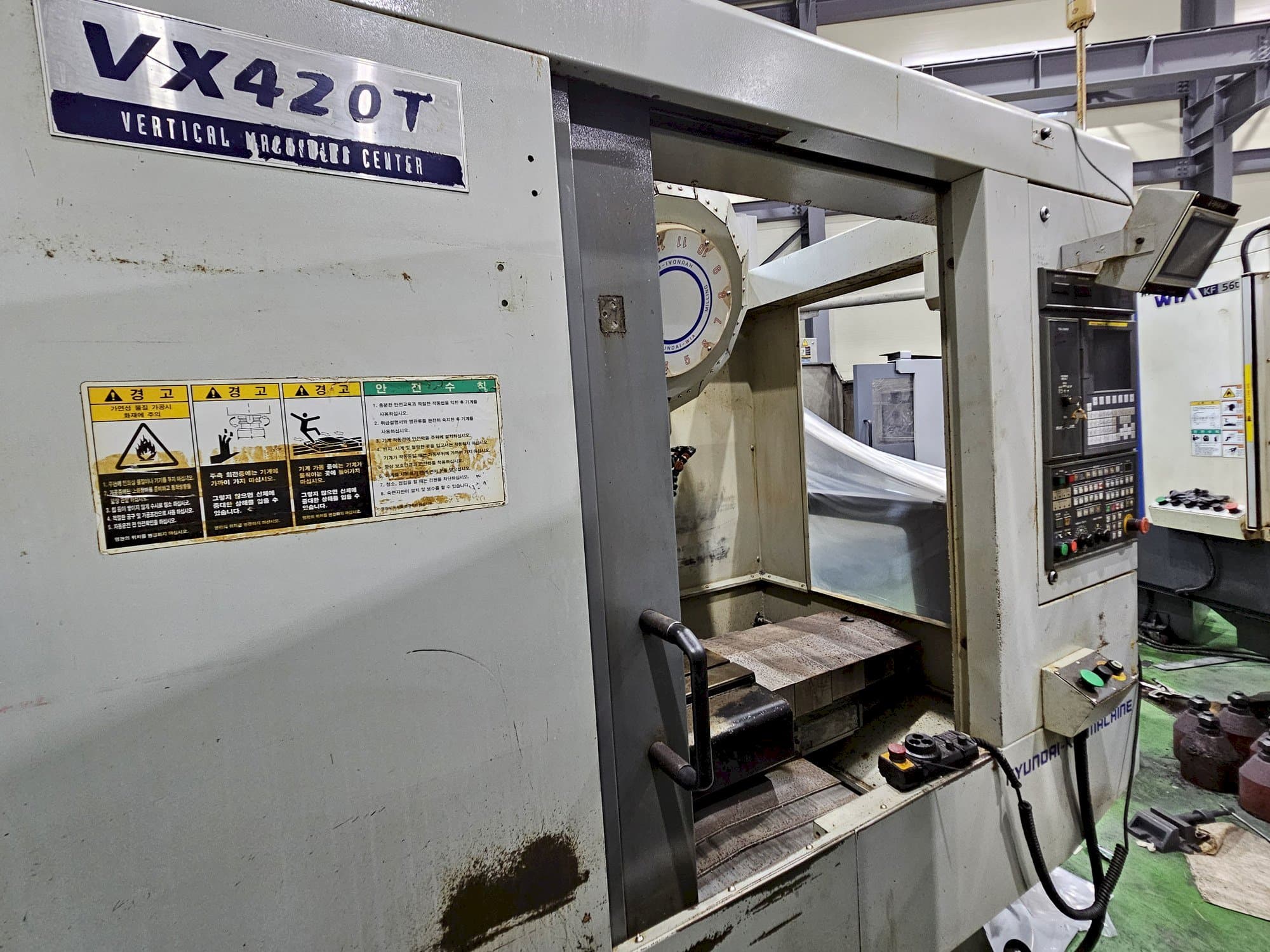 Koneen  Hyundai Wia VX420T etunäkymä