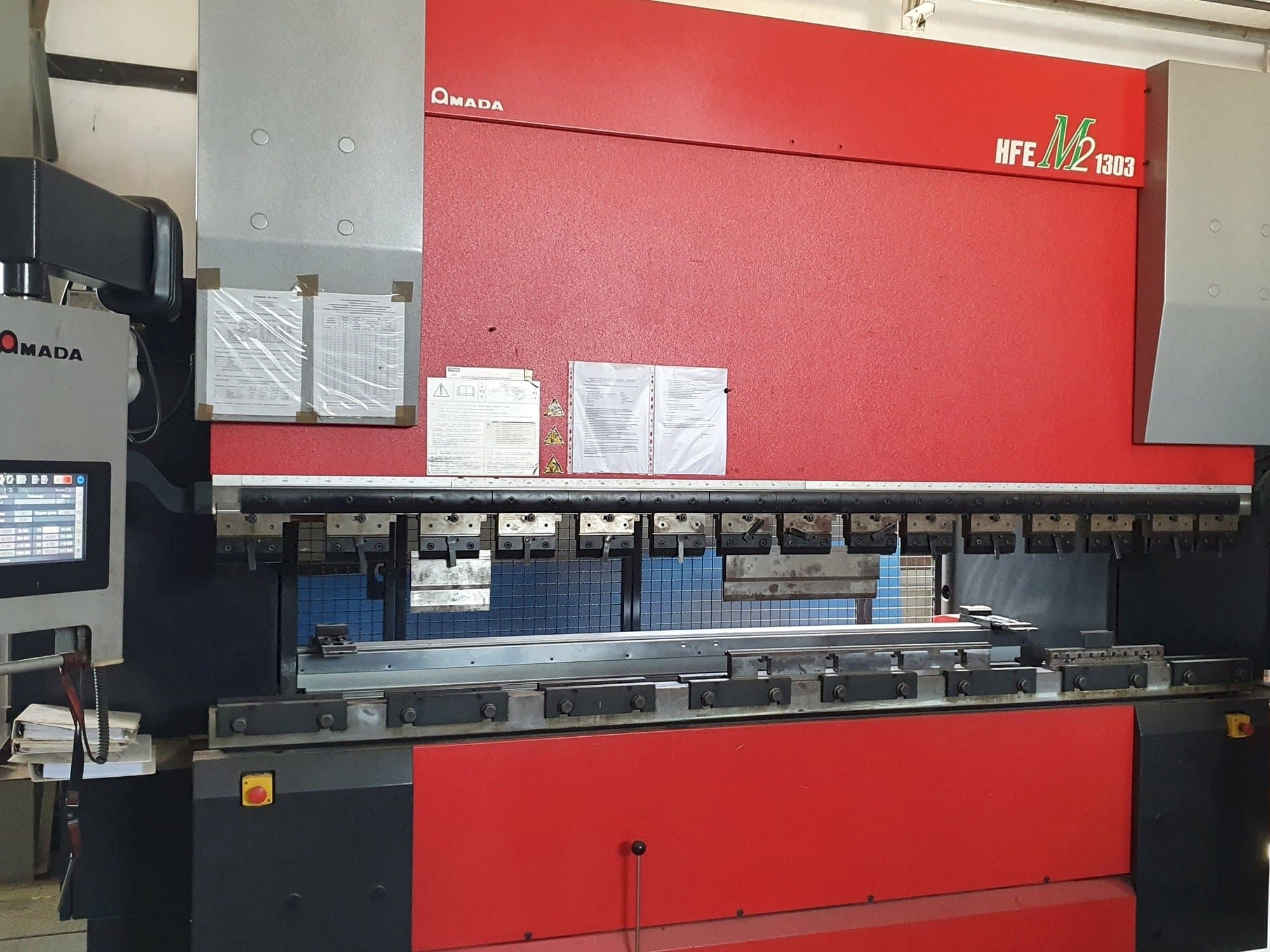 Koneen  AMADA HFE-1303M2 8 Axes etunäkymä