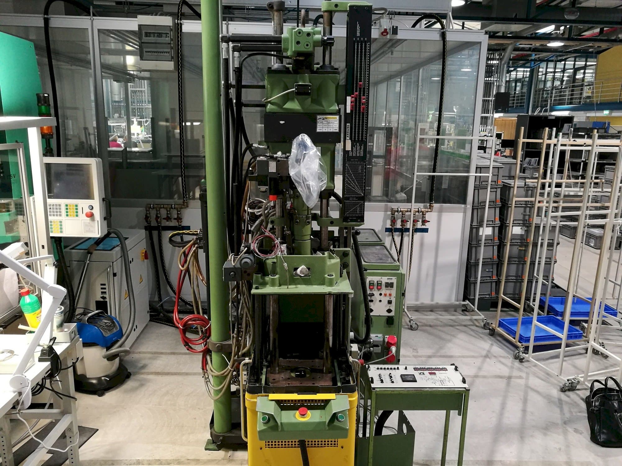 Koneen  Arburg 221-75-350 etunäkymä