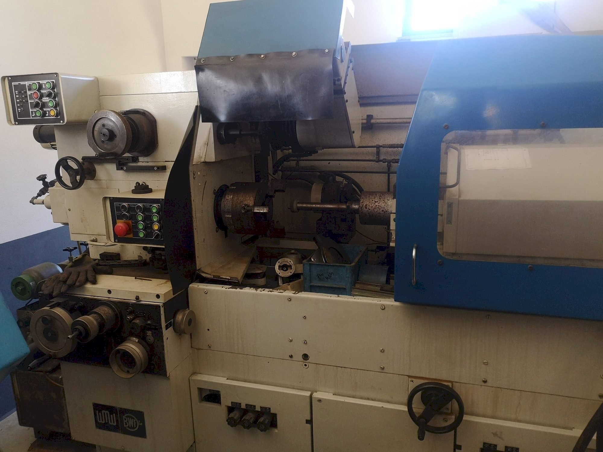 Koneen  WMW SI4 etunäkymä