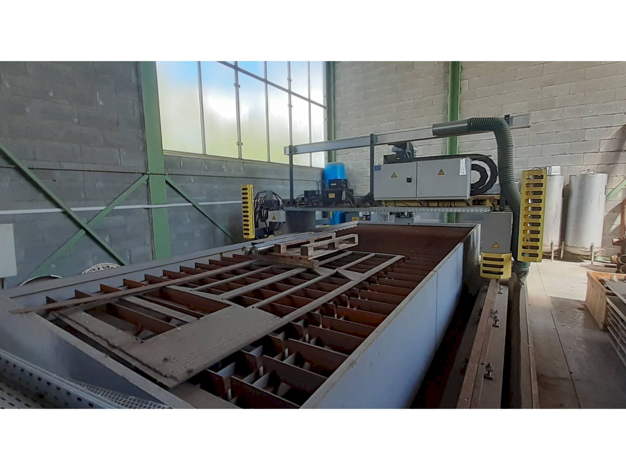 Koneen  ESAB Suprarex SXE-HD 3500 vasemman sivun näkymä