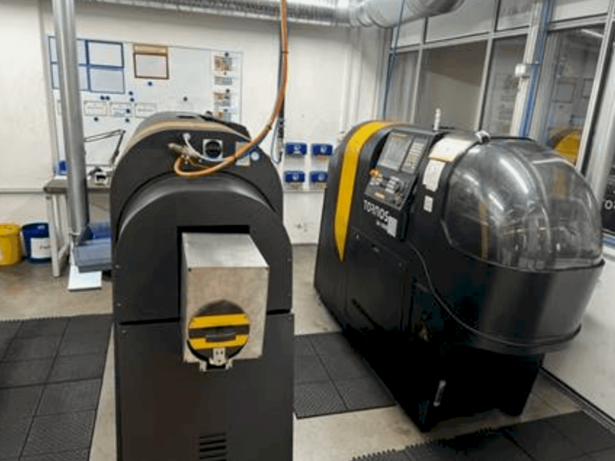 Koneen  TORNOS BA 1008 etunäkymä