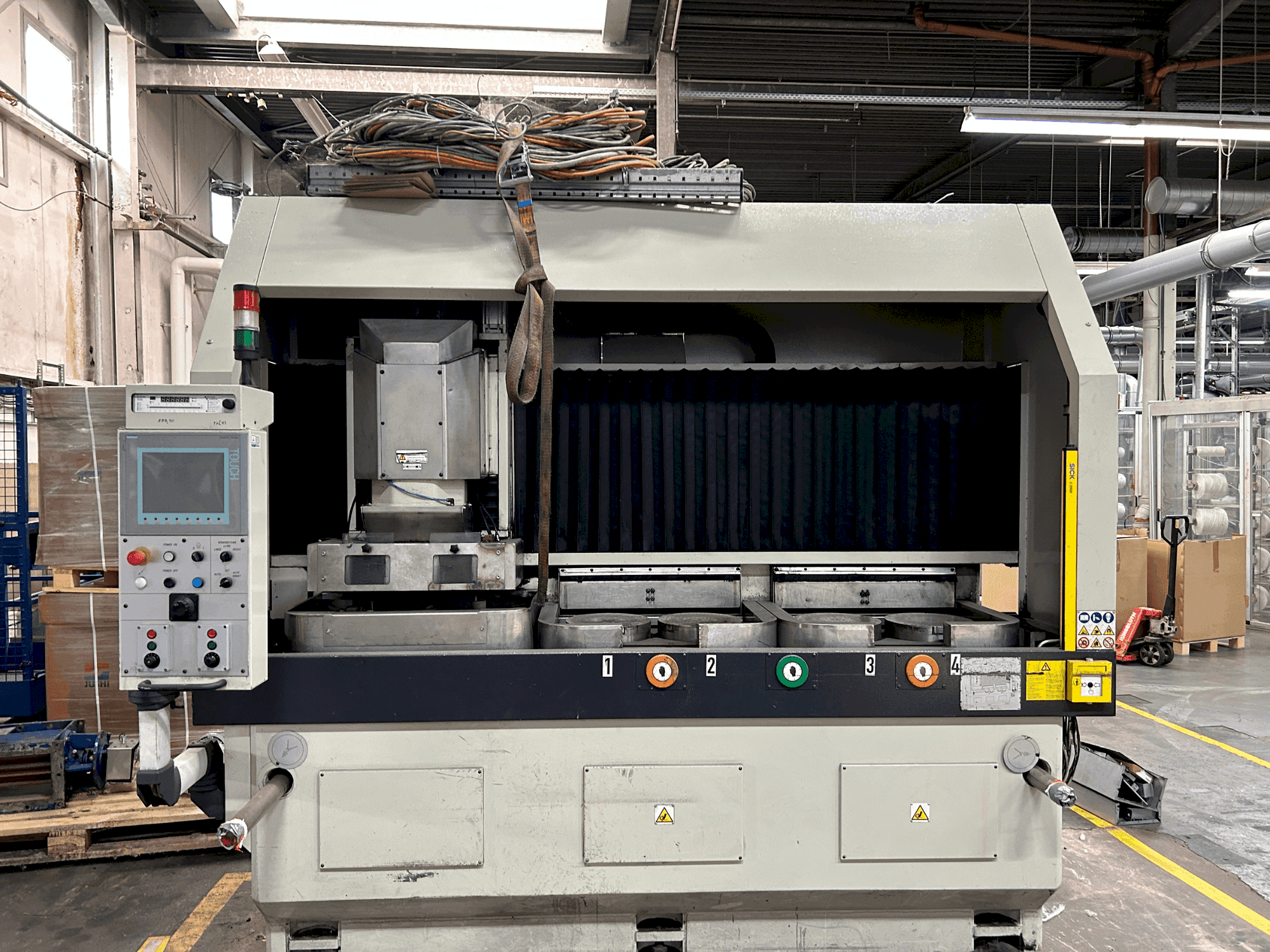 Koneen  Lodi VHP 300 4T CN etunäkymä