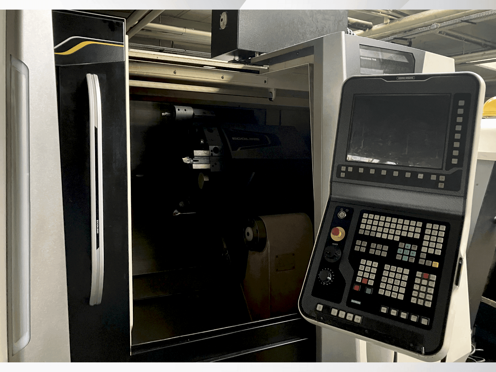 Koneen  DMG MORI ecoTurn 450 V1 etunäkymä