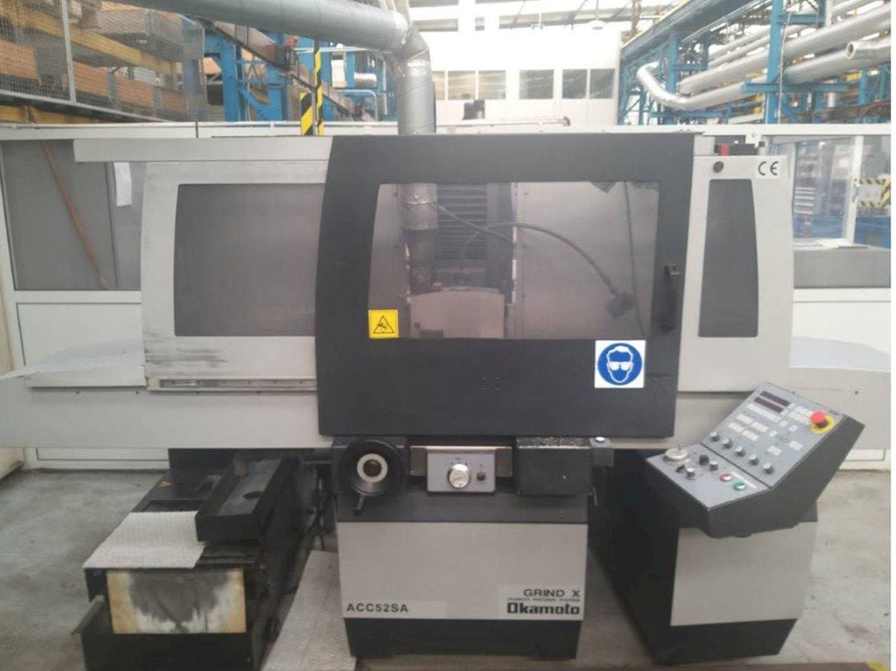 Koneen  OKAMOTO ACC 52SA etunäkymä