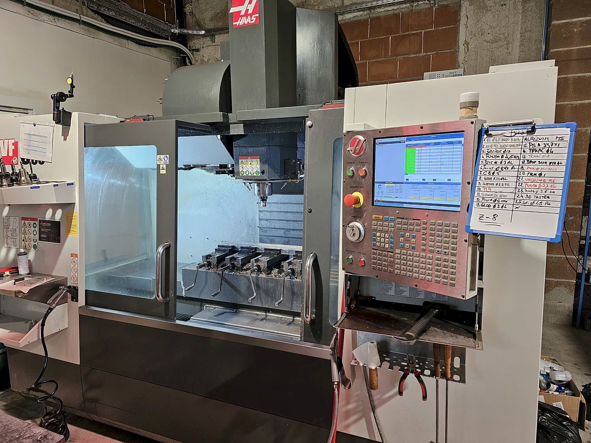 Koneen  HAAS VS3SS etunäkymä