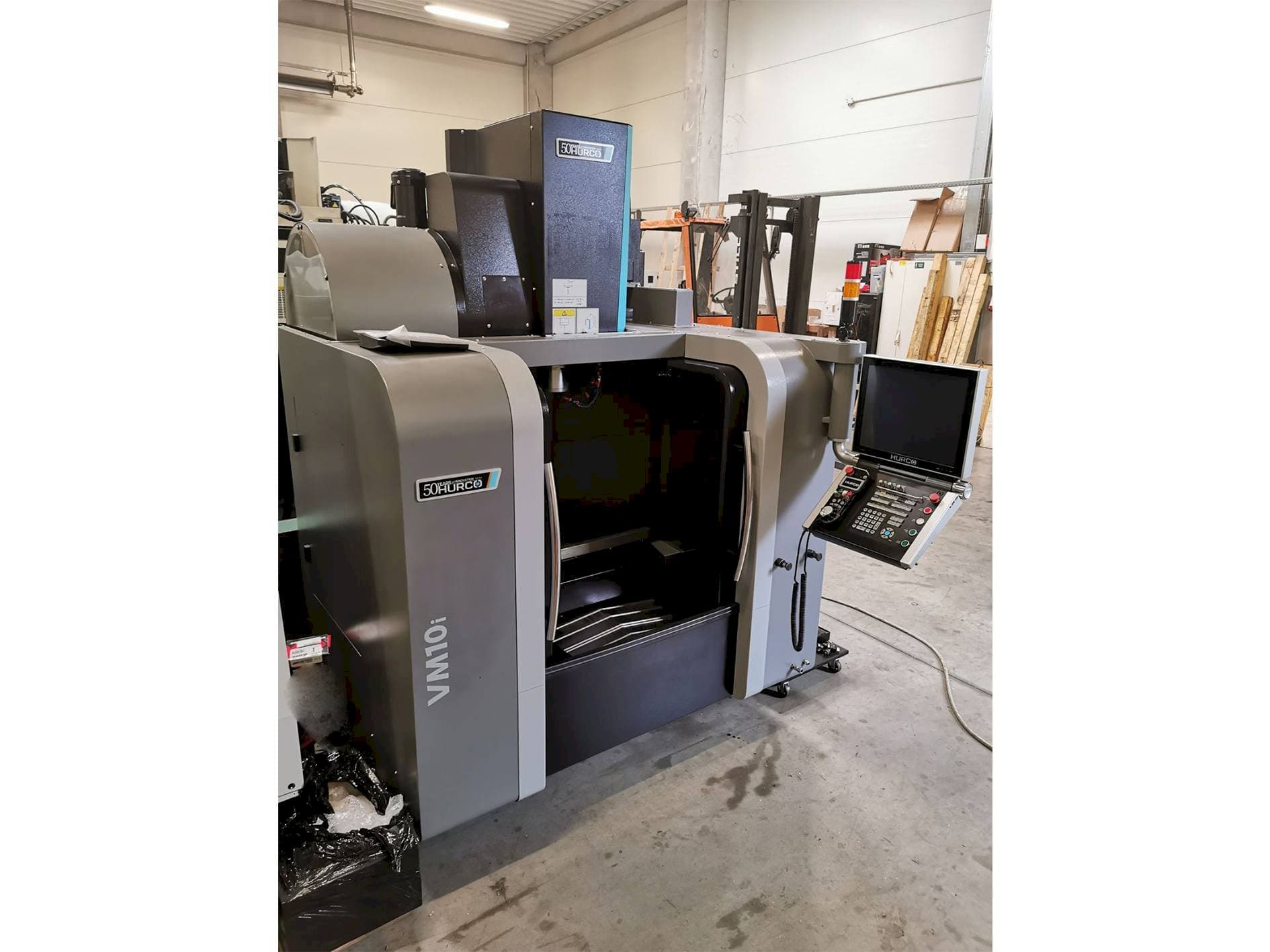 Koneen  Hurco VM 10i etunäkymä
