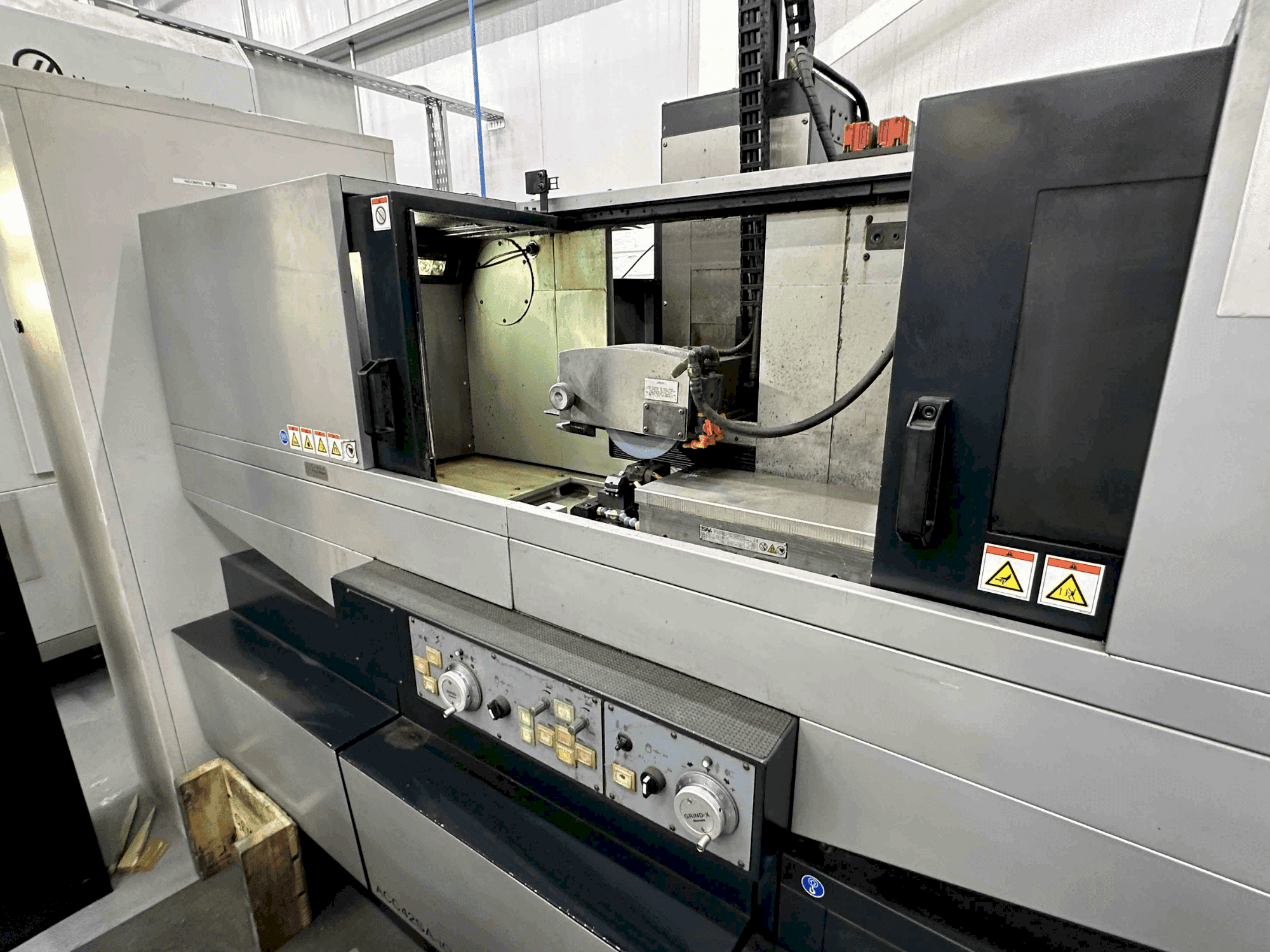 Koneen  OKAMOTO Grind-X ACC 42SAiQ etunäkymä