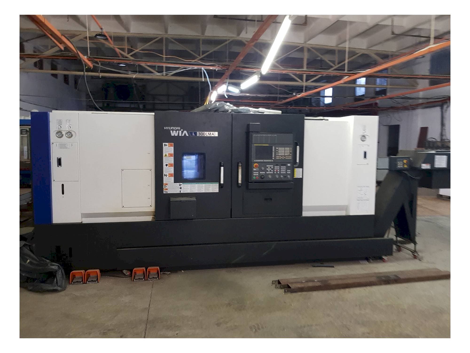 Koneen  Hyundai Wia L300LMA etunäkymä