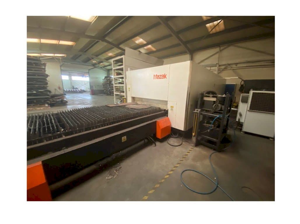 Koneen  Mazak Optiplex Nexus 3015 etunäkymä