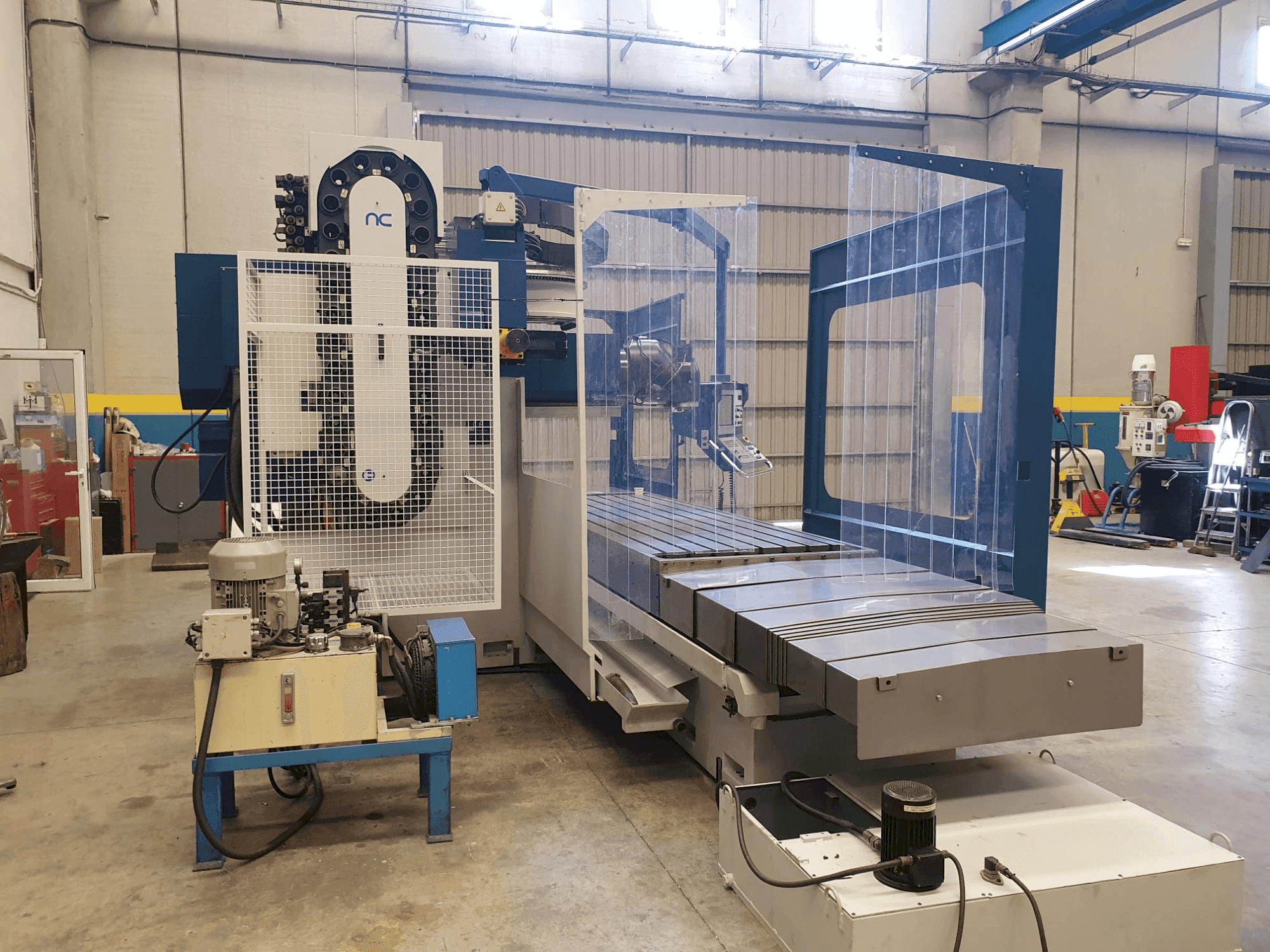 Koneen  Nicolas Correa A30/30 etunäkymä