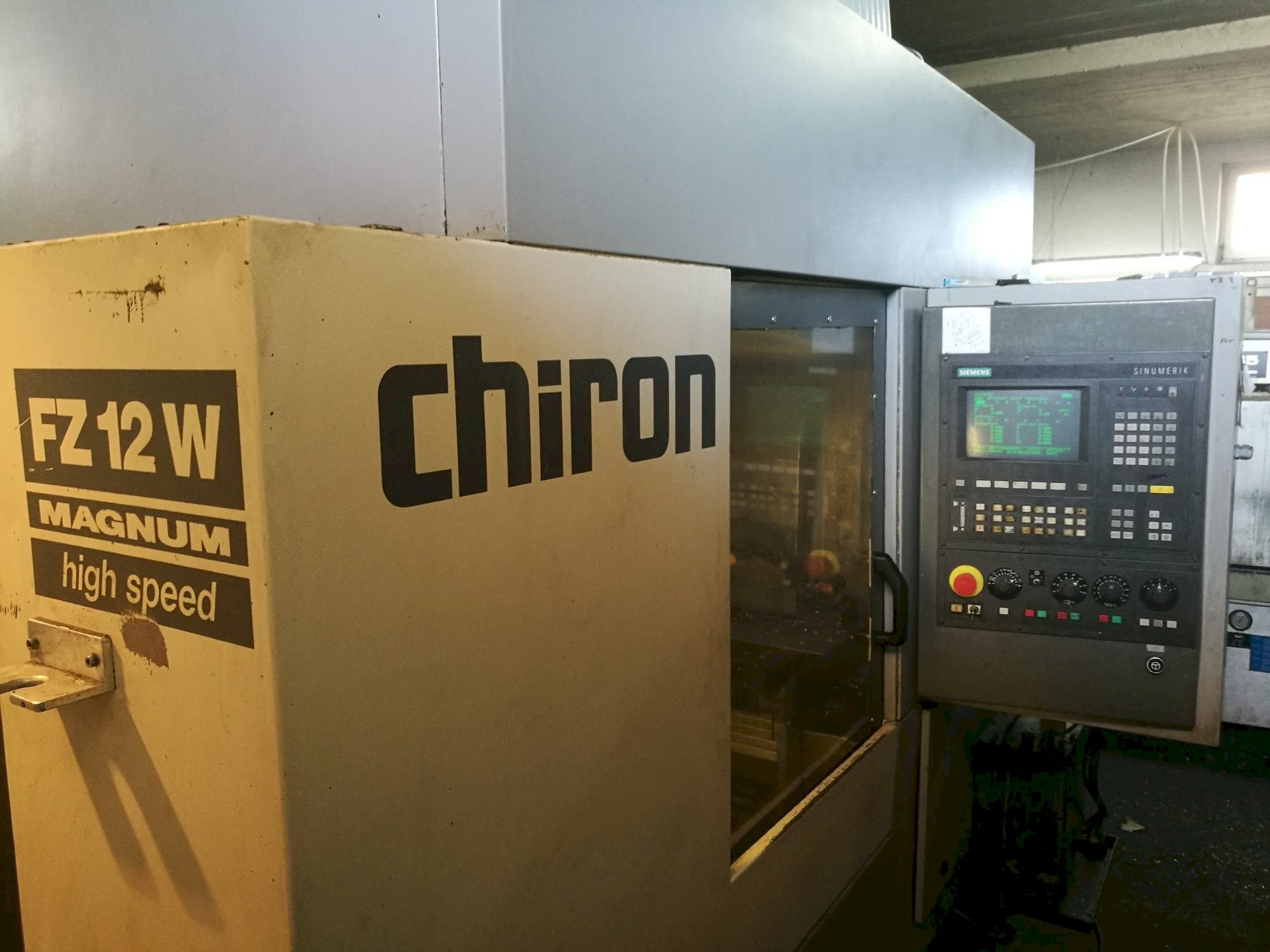 Koneen  CHIRON FZ 12 W Magnum etunäkymä