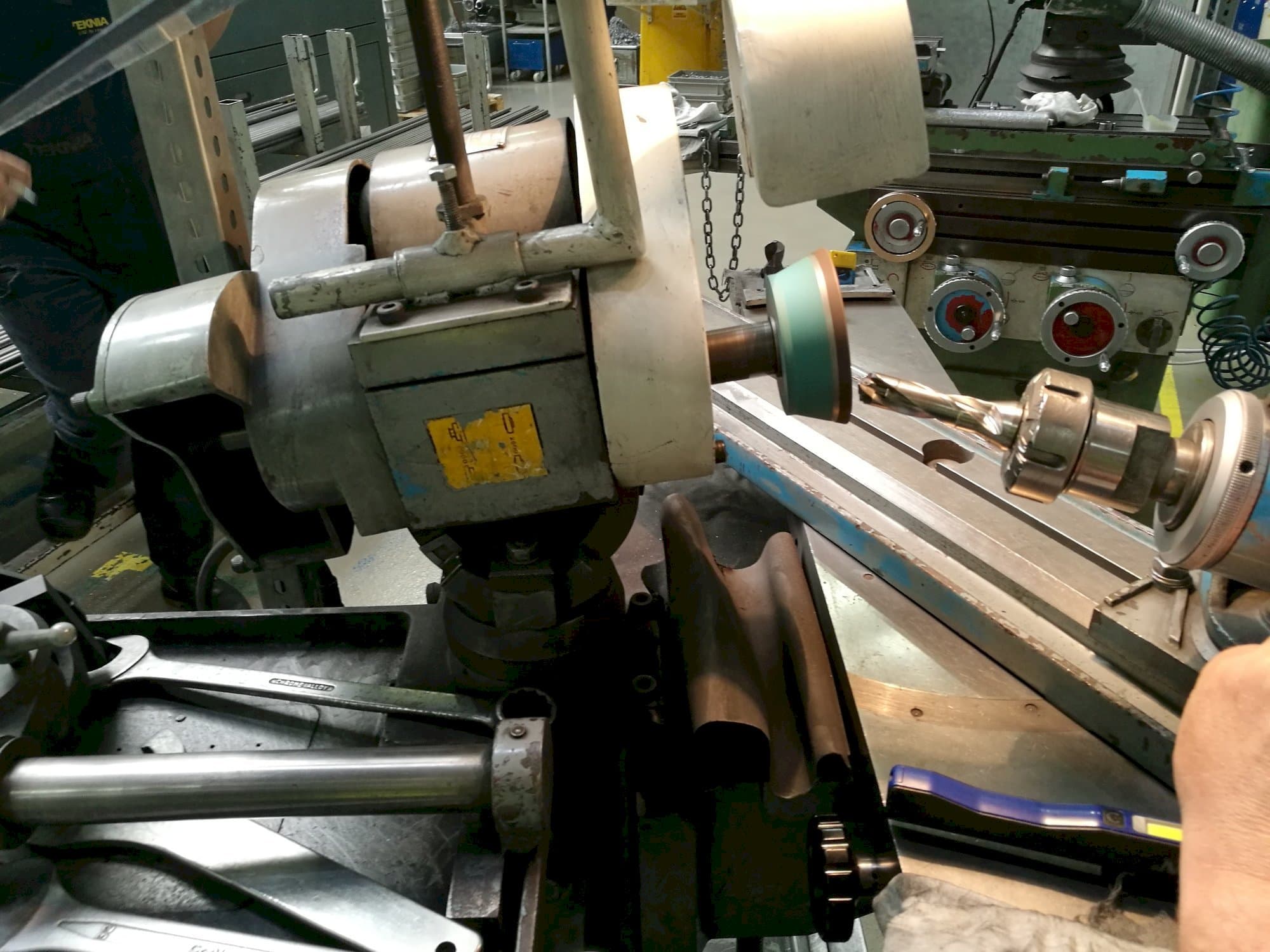 Koneen  ELITE AR5-E etunäkymä