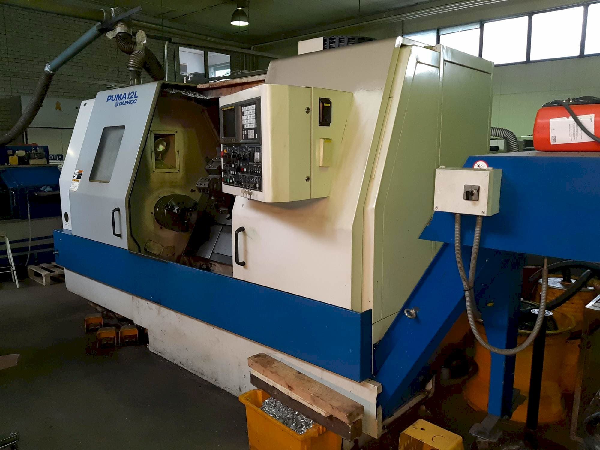 Koneen  DAEWOO PUMA 12L etunäkymä