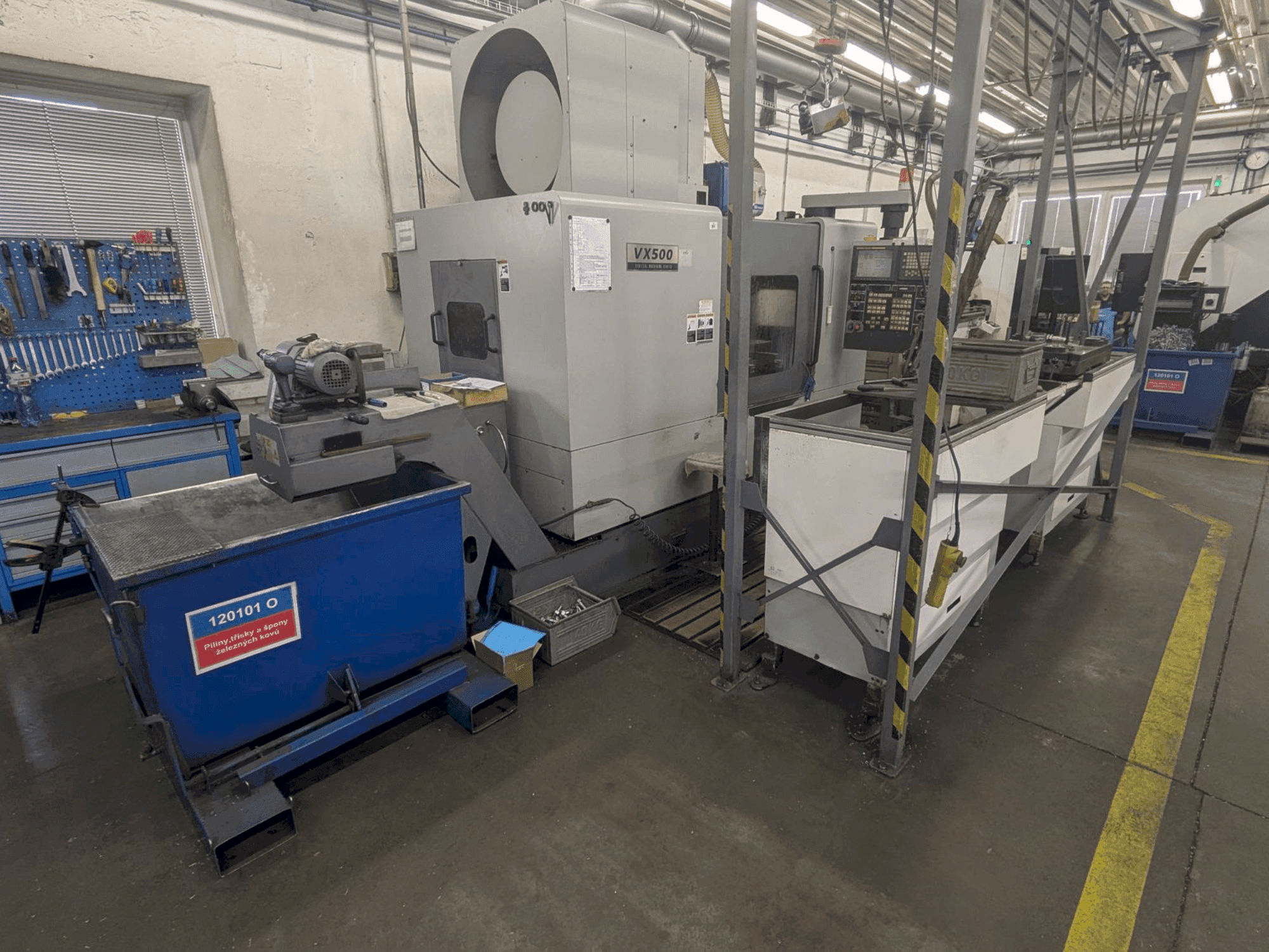 Koneen  HYUNDAI KIA VX500 etunäkymä