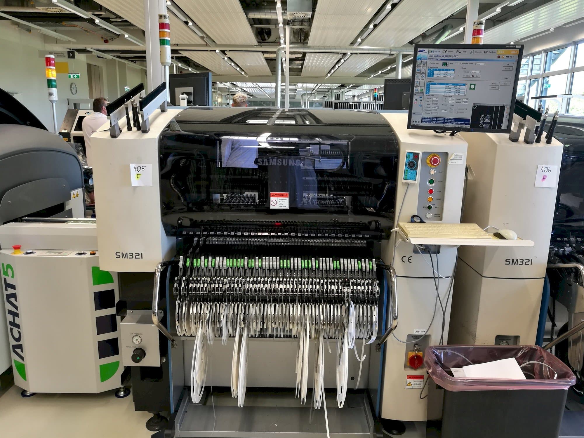 Koneen  Samsung SM 321 etunäkymä