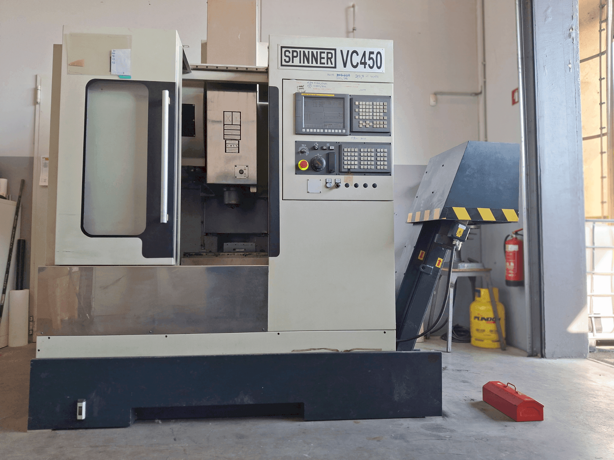 Koneen  SPINNER VC 450 etunäkymä