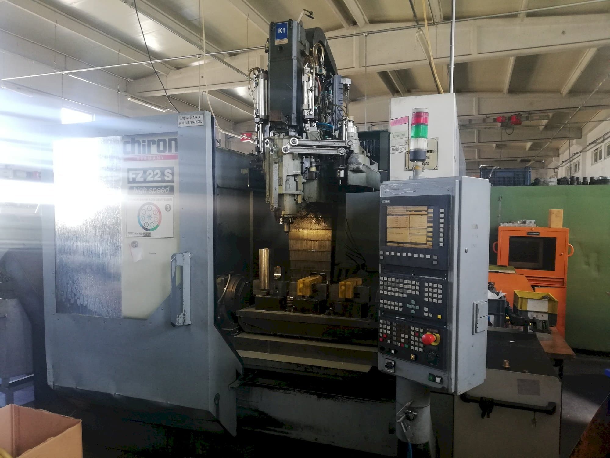 Koneen  CHIRON FZ 22 S etunäkymä