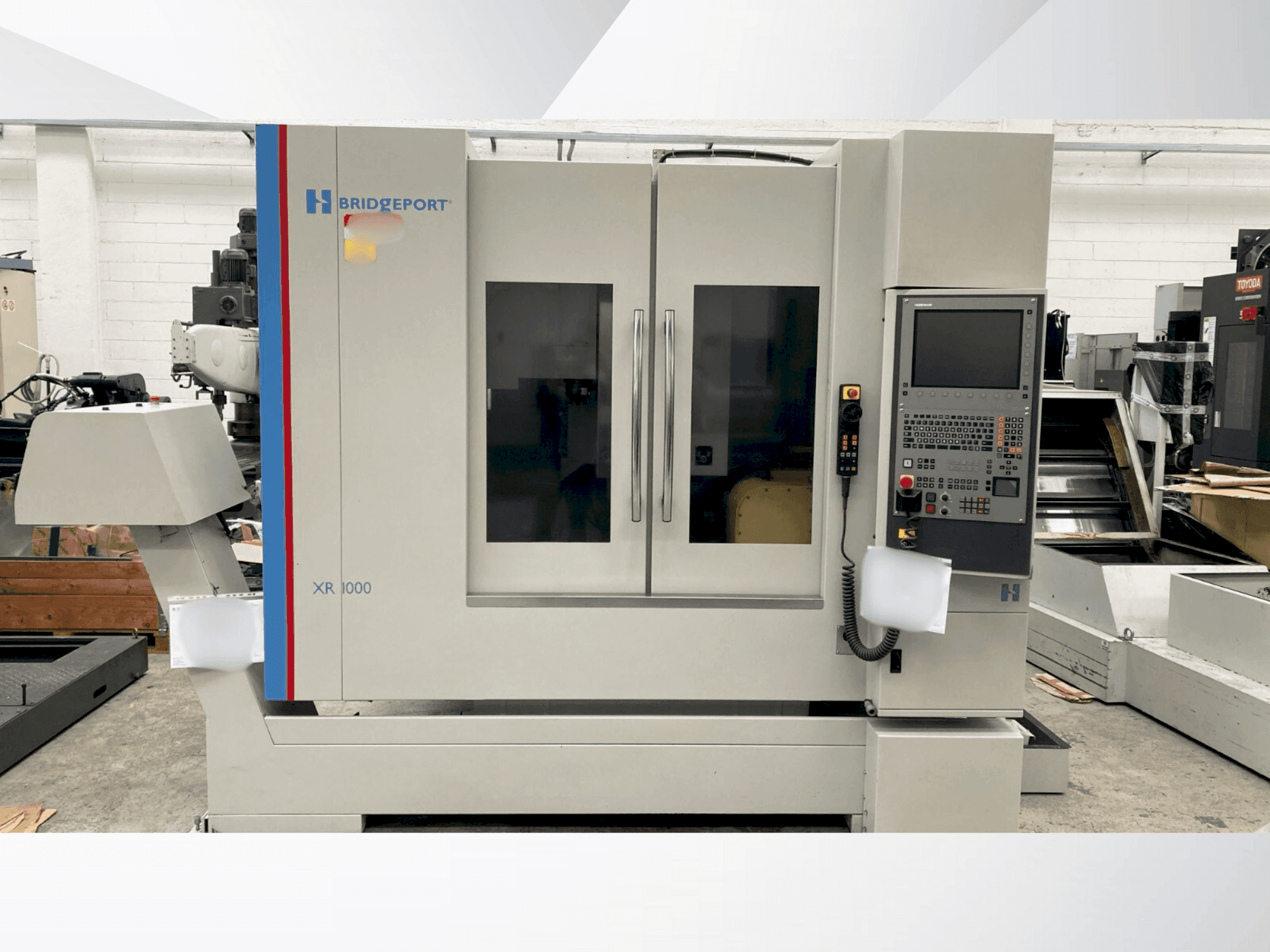 Koneen  Bridgeport XR 1000 etunäkymä
