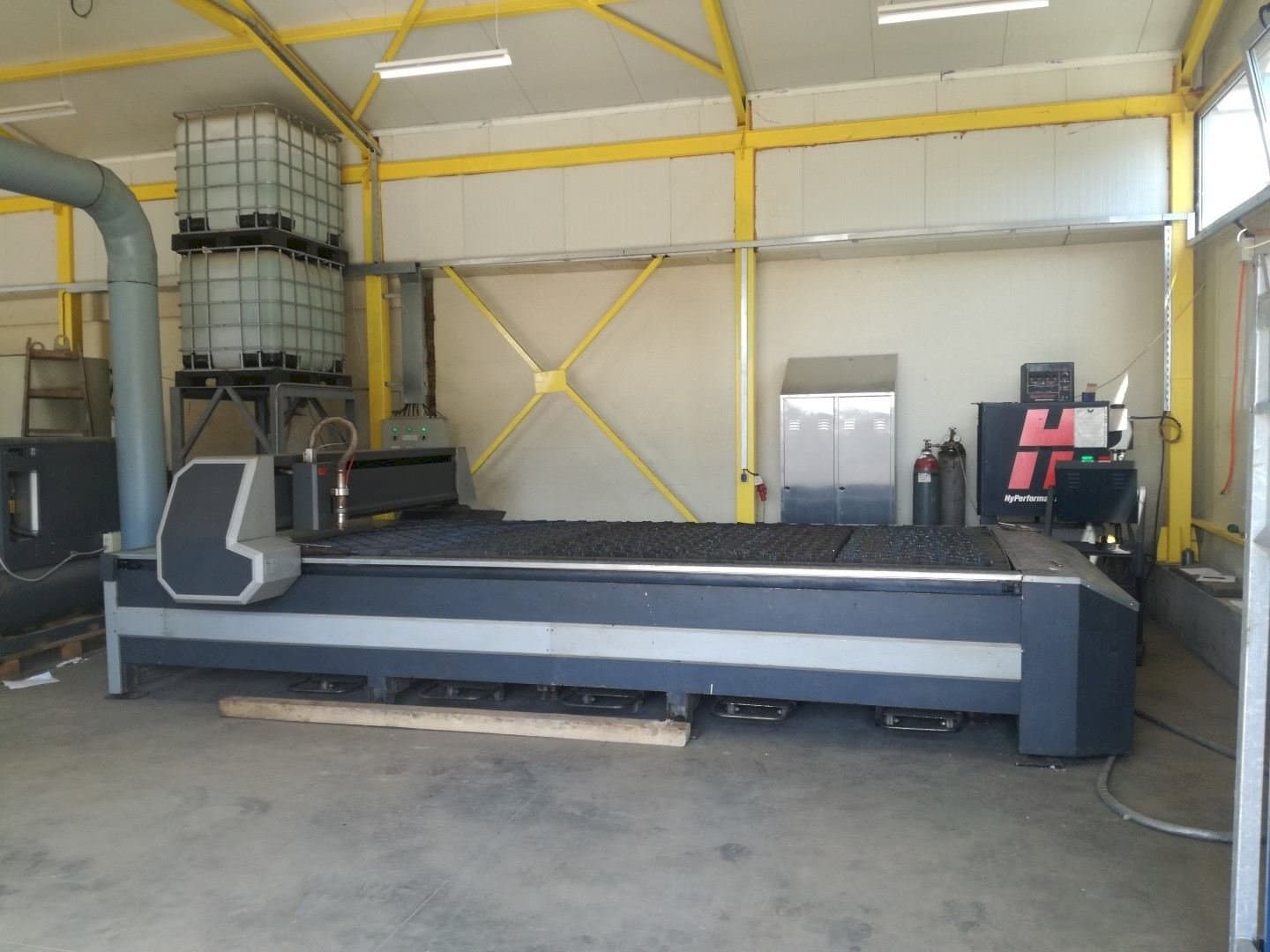 Koneen  HPM ITALY GV 4 x 2 etunäkymä