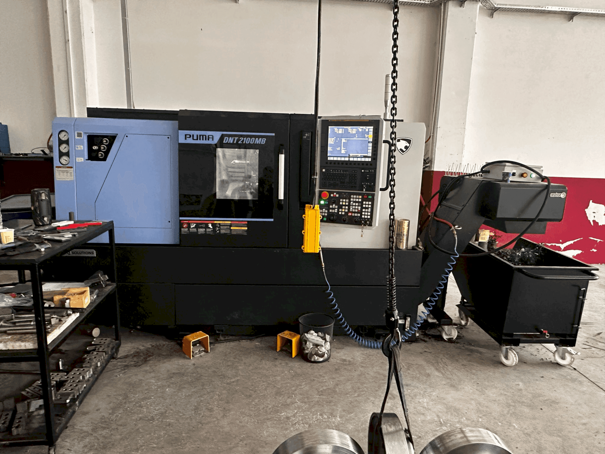 Koneen  DN SOLUTIONS Puma DNT2100MB etunäkymä