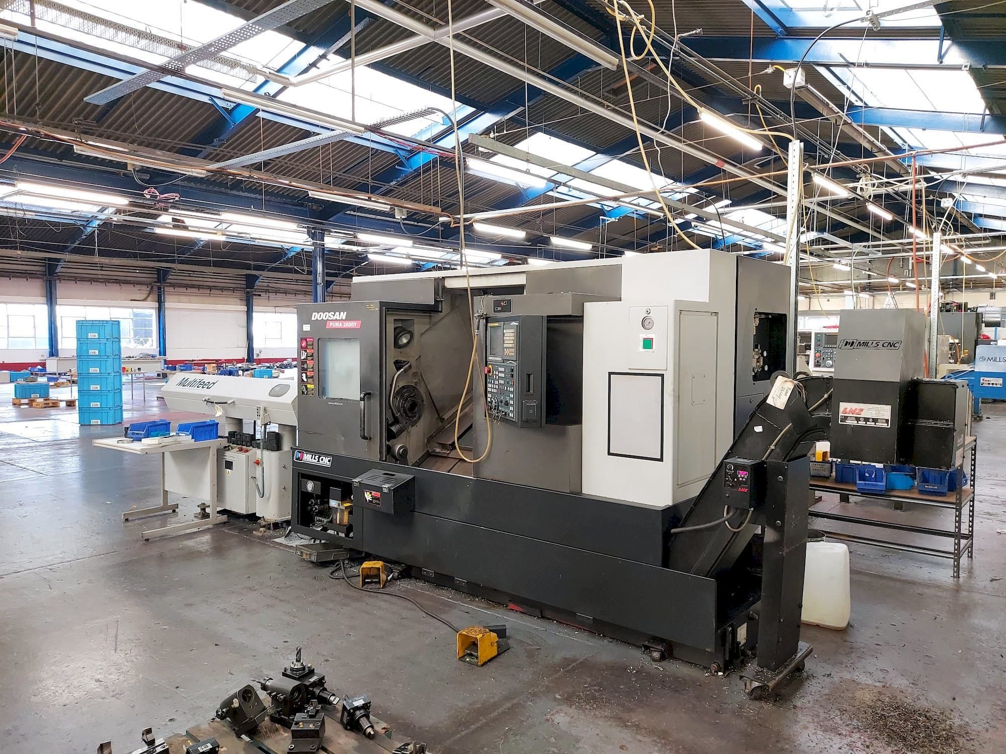 Koneen  Doosan Puma 2600Y etunäkymä