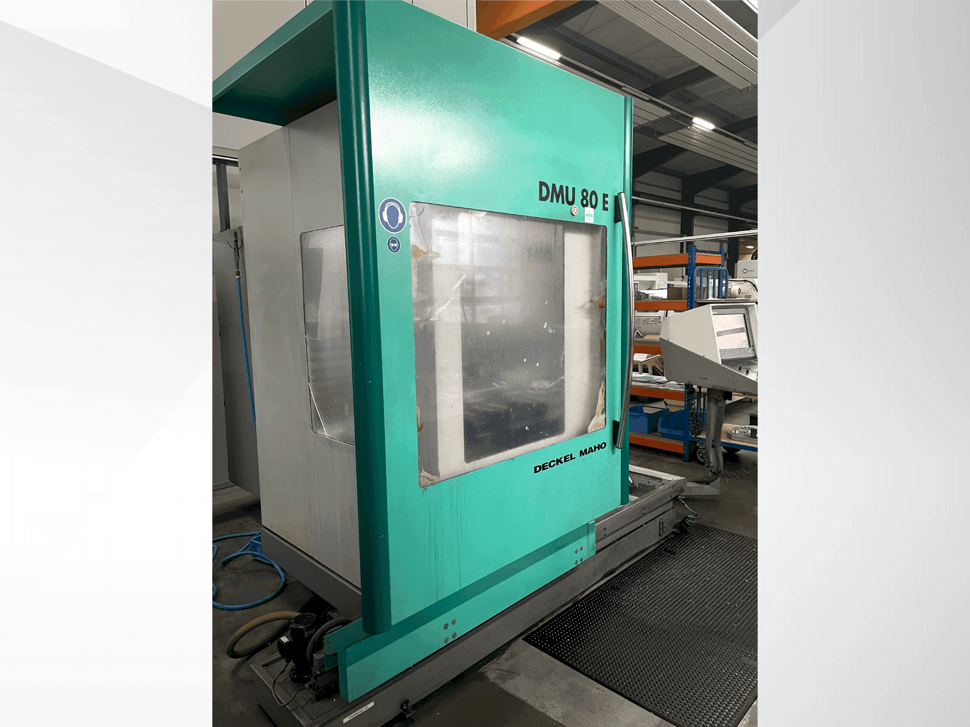 Koneen  DECKEL DMU 80 E etunäkymä