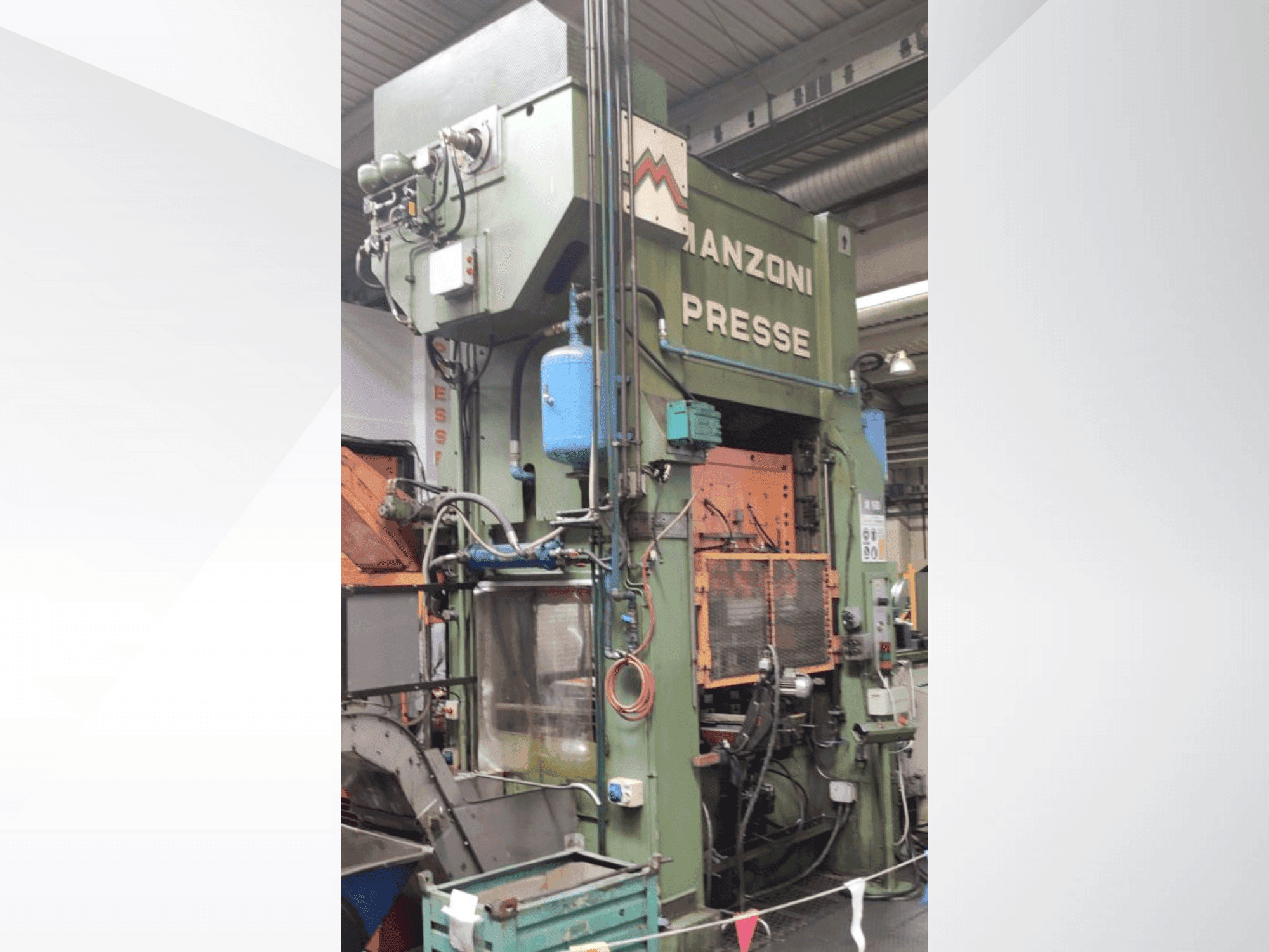 Koneen  RAVNE PRESSES Manzoni 160 etunäkymä