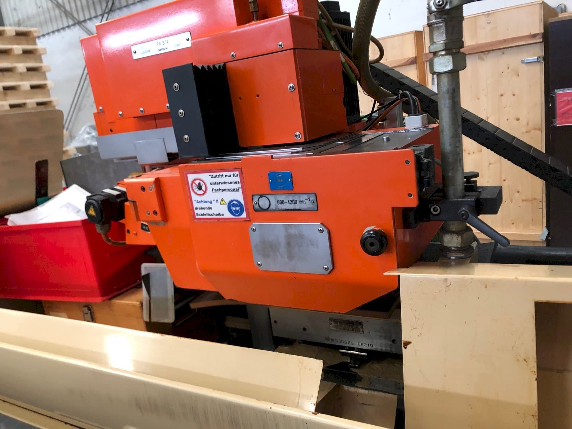 Koneen  JUNG JF 525 N etunäkymä