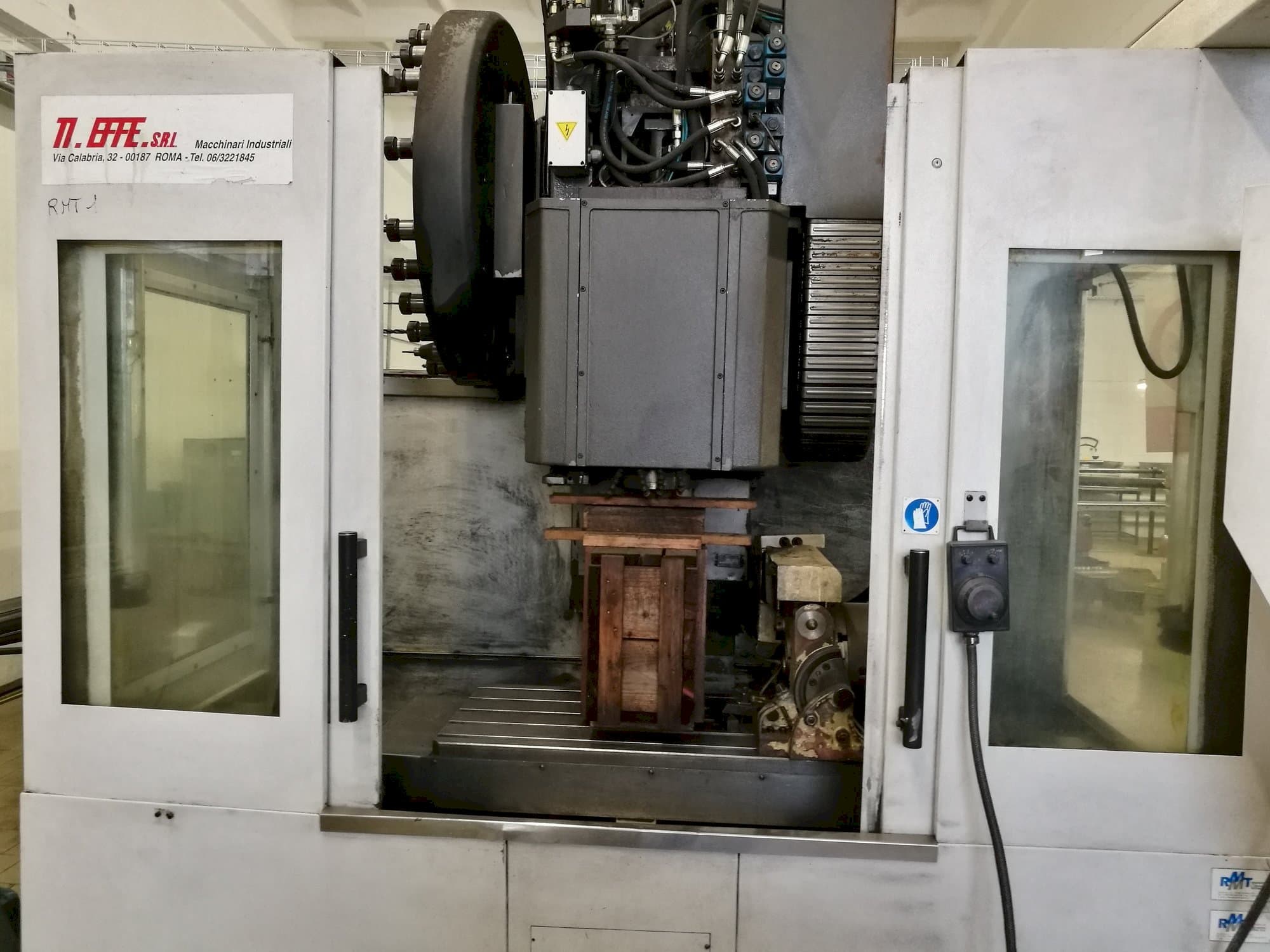 Koneen  RMT Kompakt 8 etunäkymä