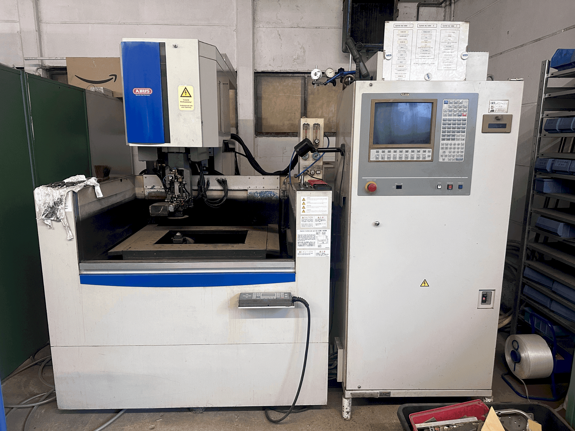 Koneen  Mitsubishi FX20K etunäkymä