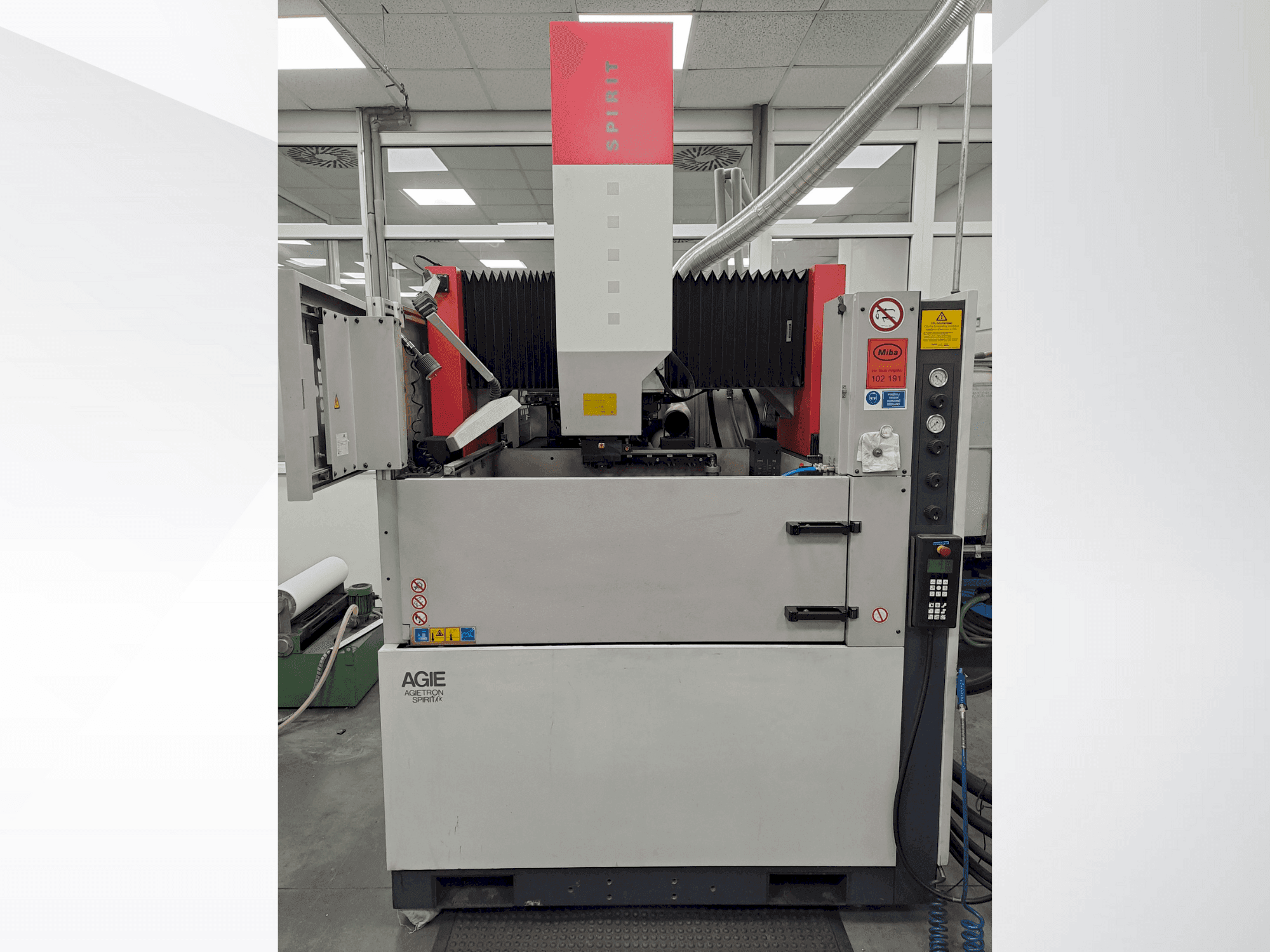 Koneen  AGIE AGIETRON SPIRIT 4 etunäkymä