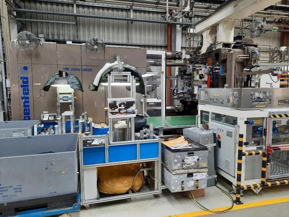 Koneen  Battenfeld HM2000/19000 etunäkymä