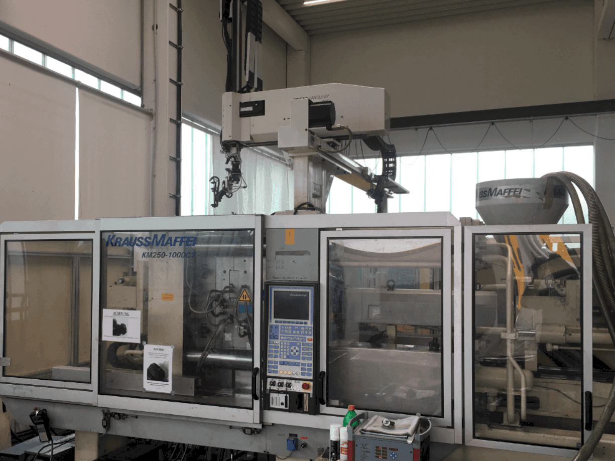 Koneen  Krauss Maffei 250-1000 C2 etunäkymä
