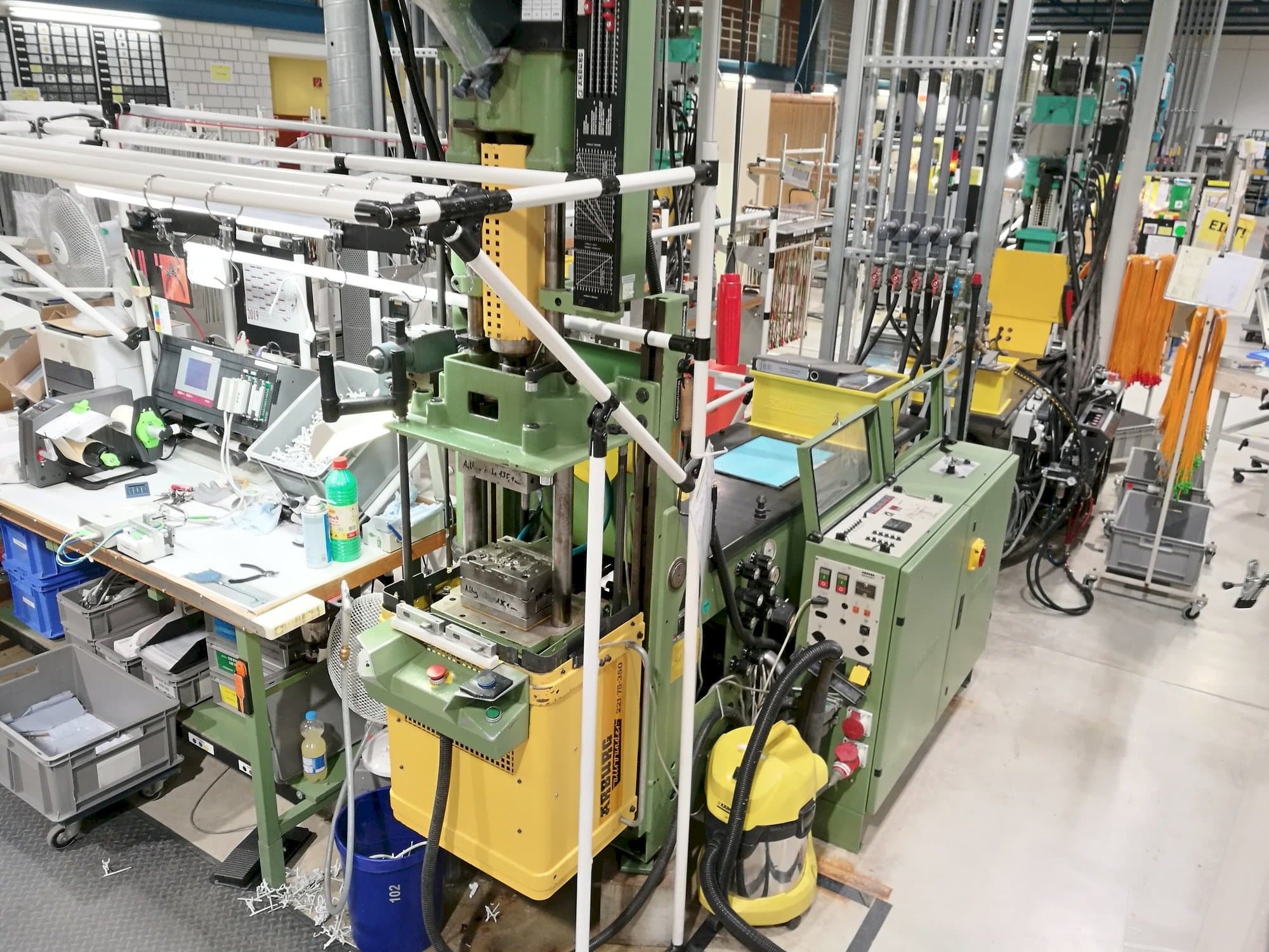 Koneen  Arburg 221-75-350 etunäkymä