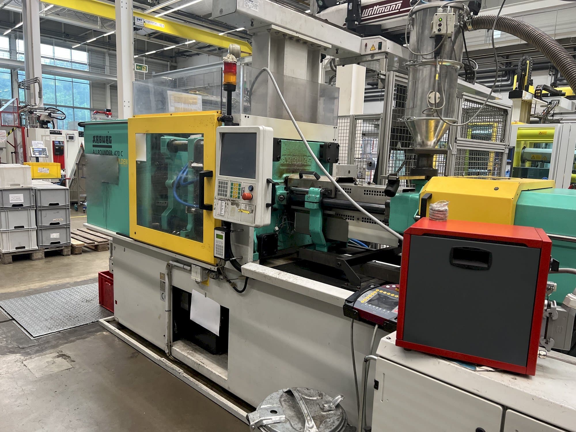 Koneen  Arburg 470C 1500 - 400 etunäkymä