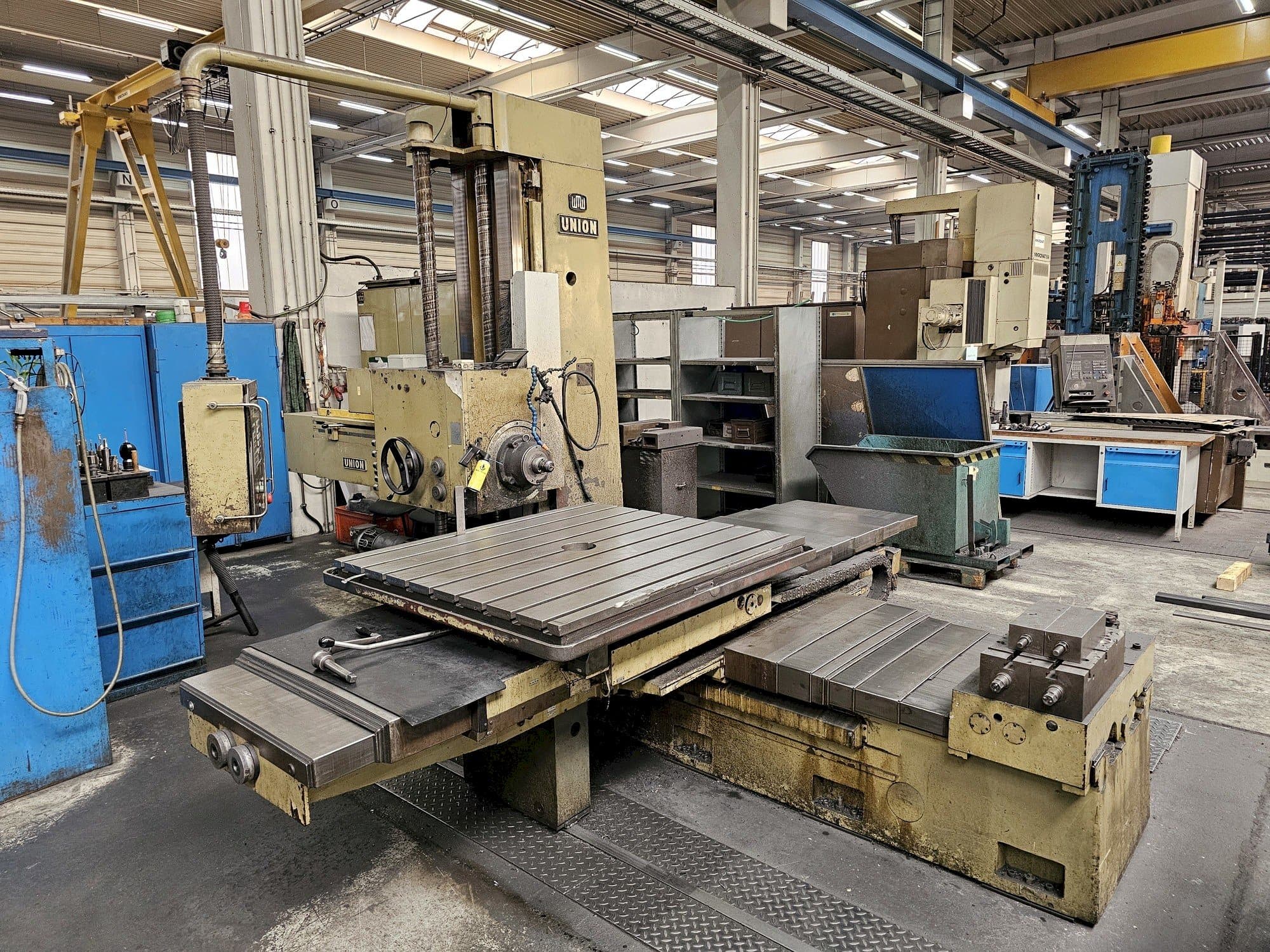 Koneen  UNION BFT 90 etunäkymä