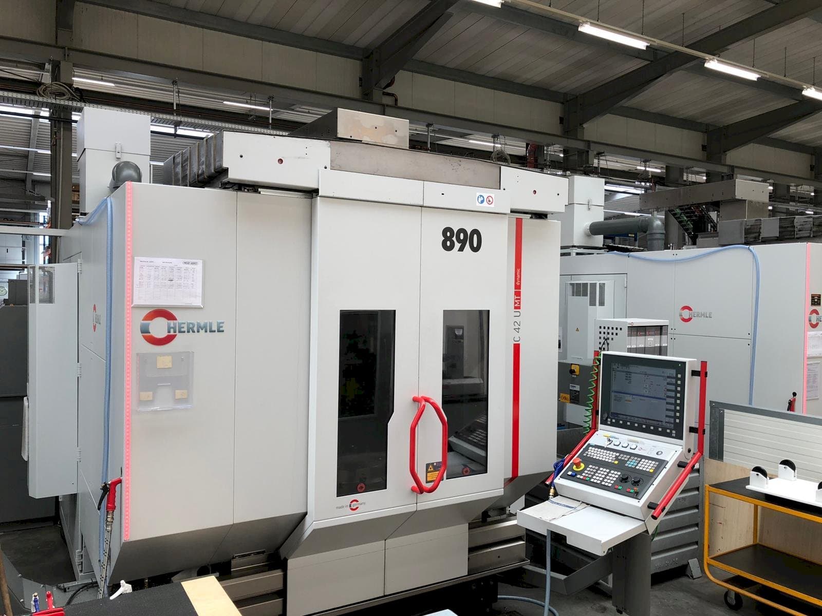 Koneen  HERMLE C42U MT etunäkymä