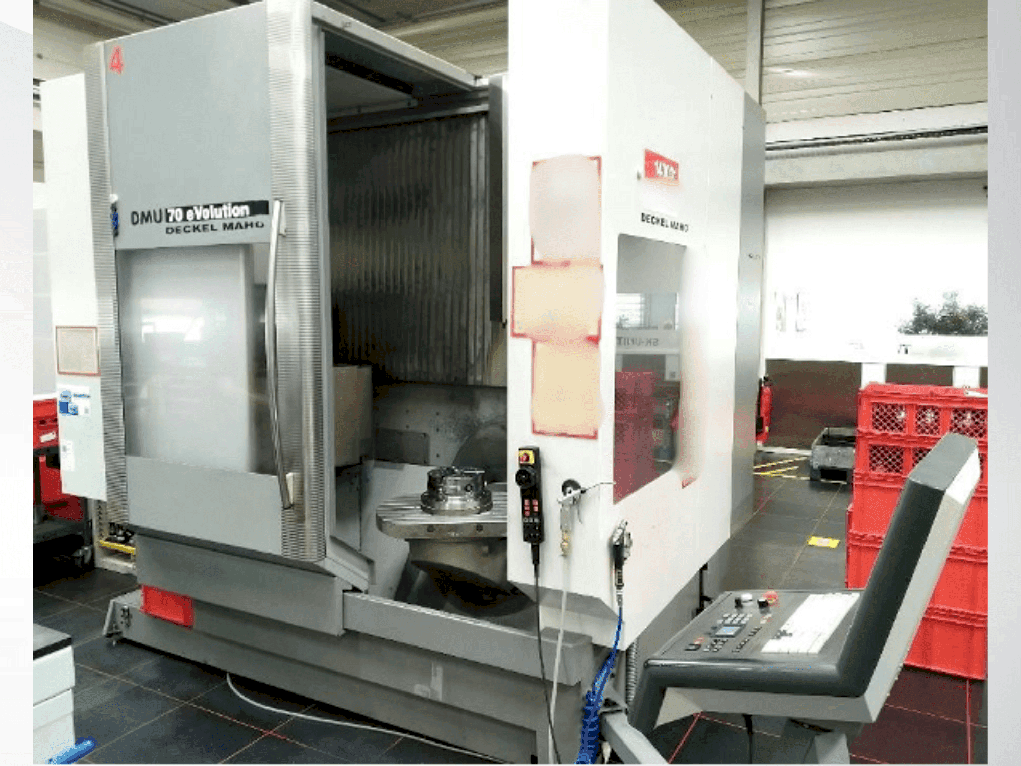 Koneen  DECKEL DMU 70 eVolution etunäkymä