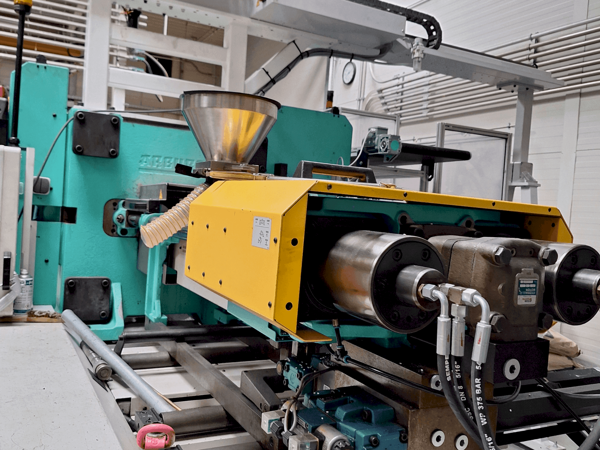 Koneen  Arburg 630 S 2500-675 etunäkymä