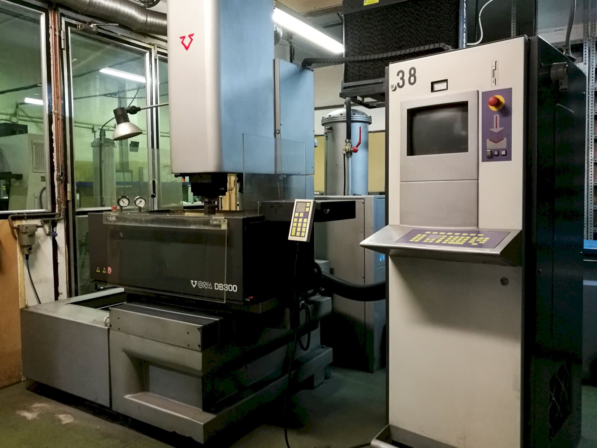 Koneen  ONA oikea näkymä DB300