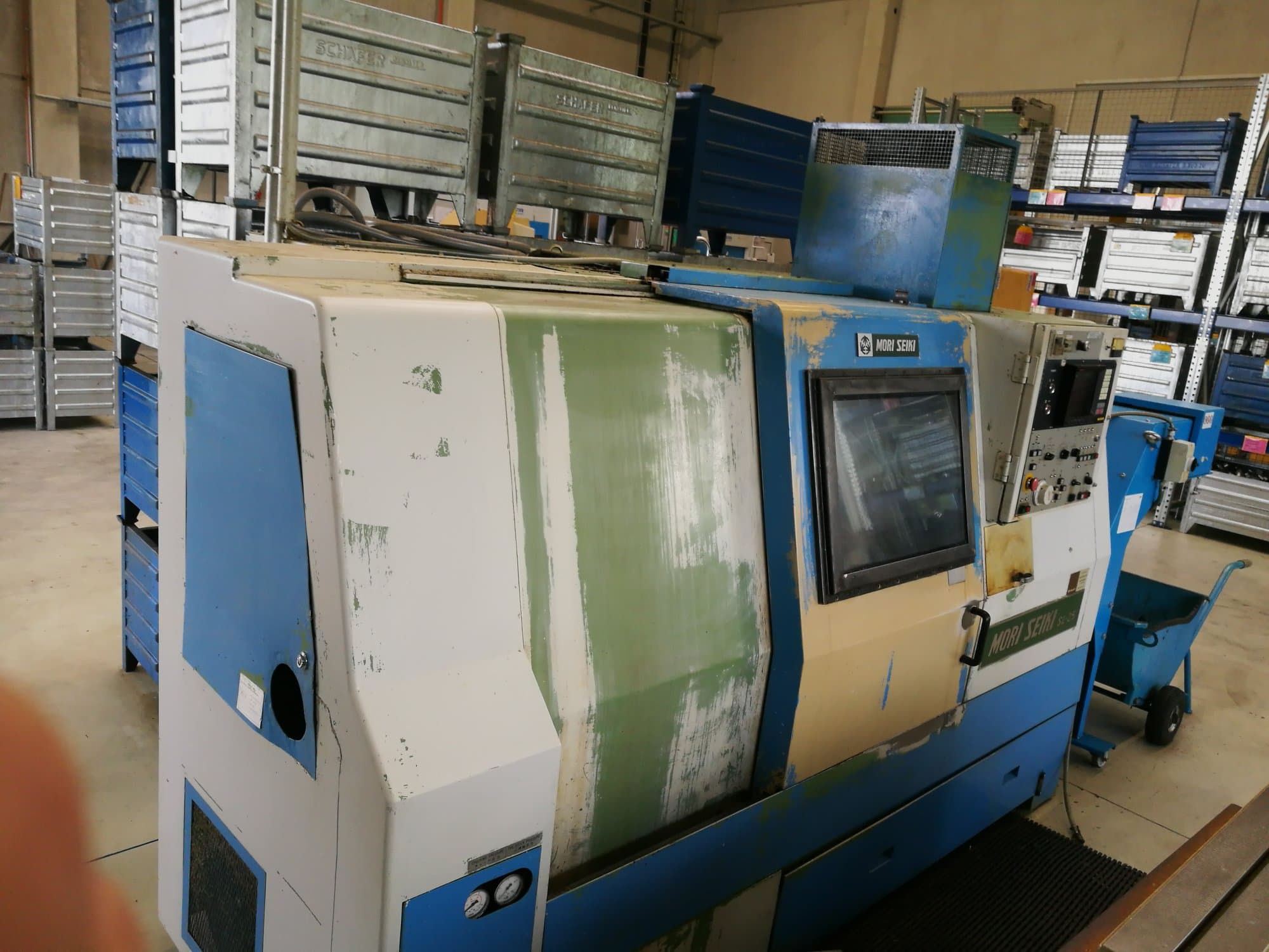 Koneen  MORI SEIKI vasen näkymä SL-25A/500