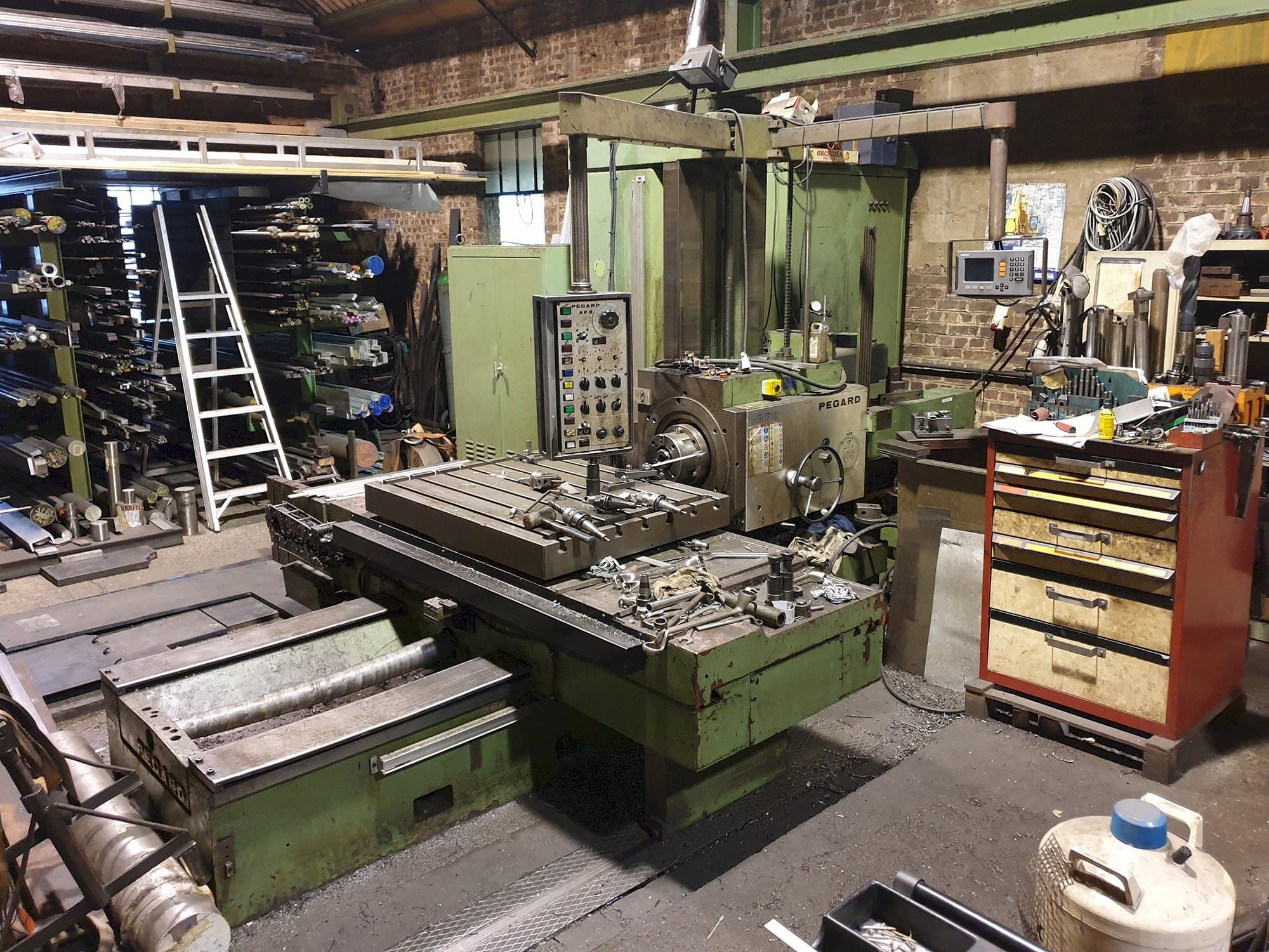 Koneen  PEGARD etunäkymä AF 8