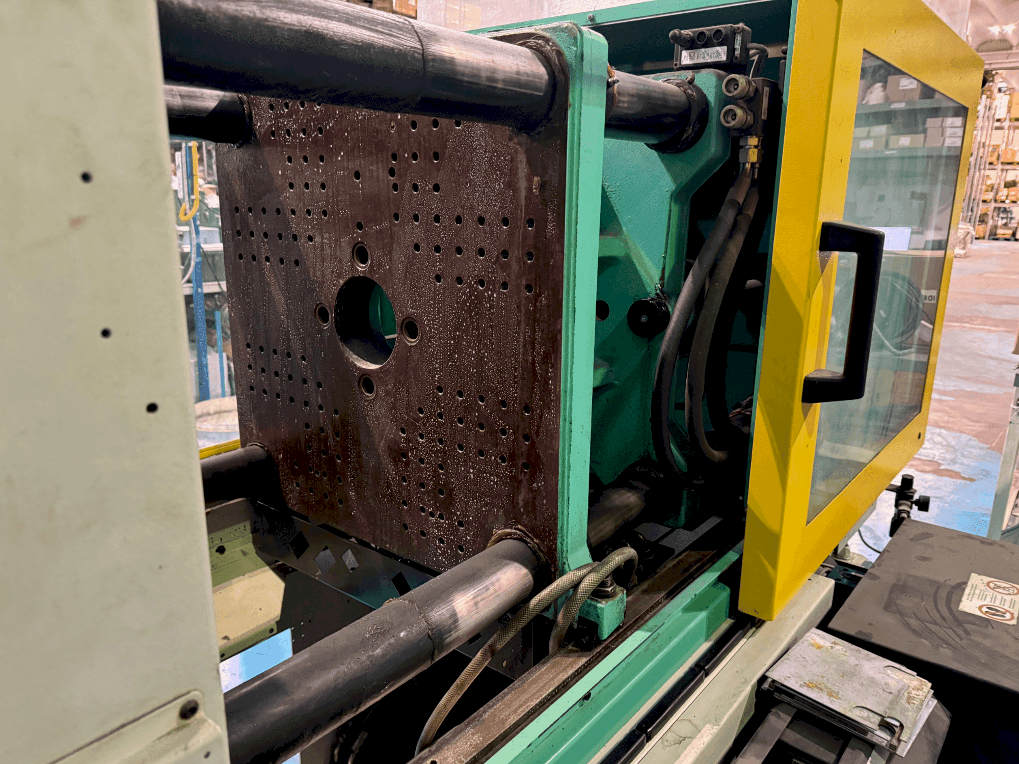 Koneen  Arburg ALLROUNDER CENTEX 470 C 1500-800 etunäkymä