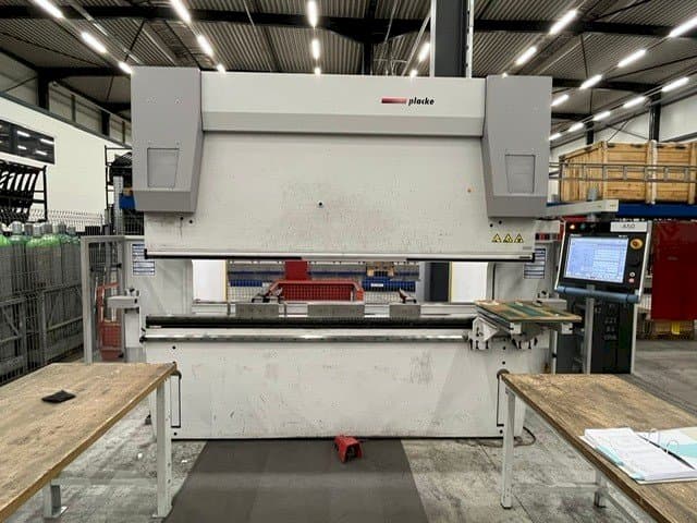 Koneen  PLACKE HQPB P595 etunäkymä