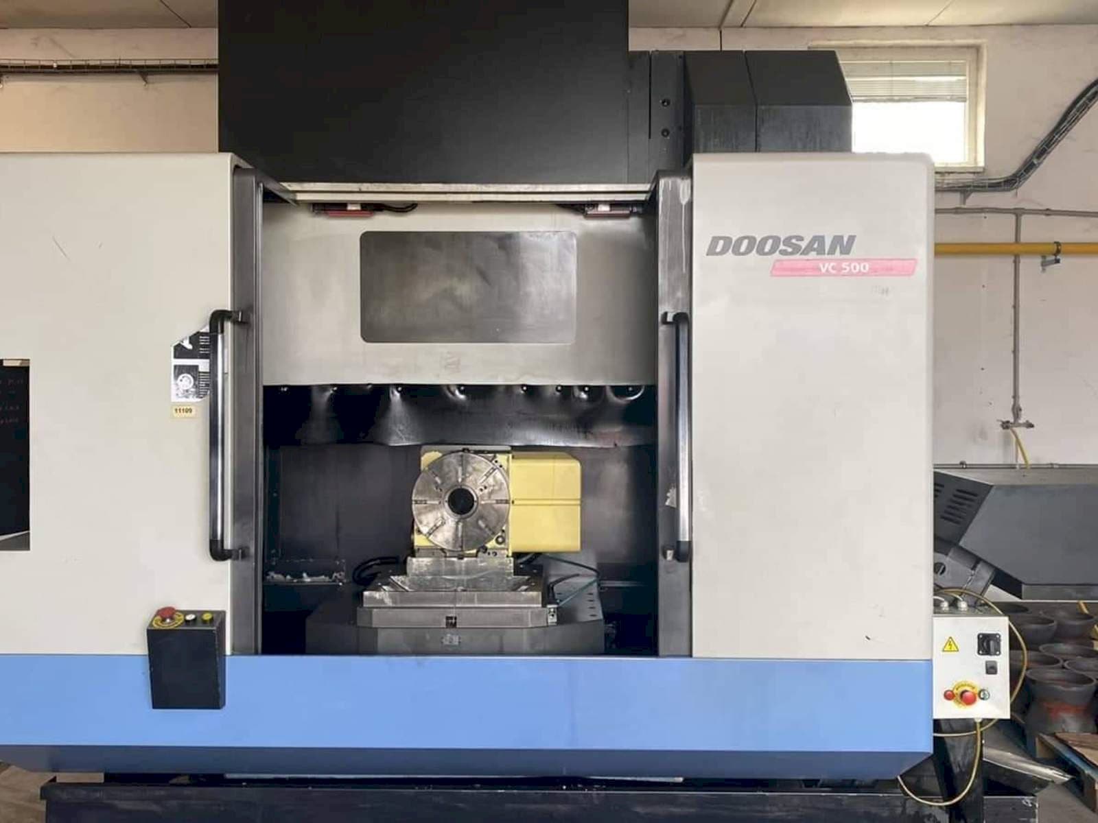 Koneen  Doosan VC 500 etunäkymä