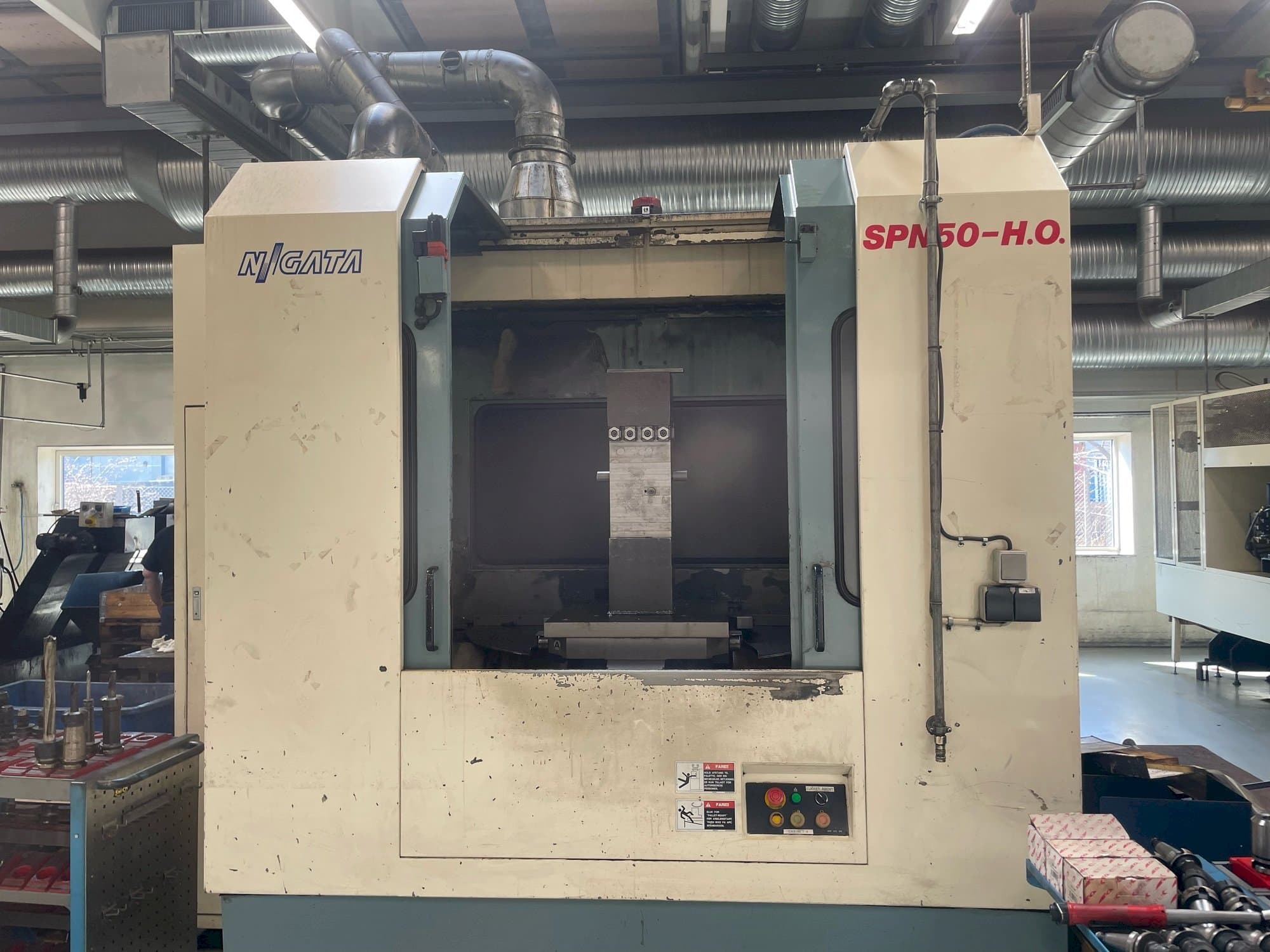 Koneen  Niigata SPN 50-HO etunäkymä