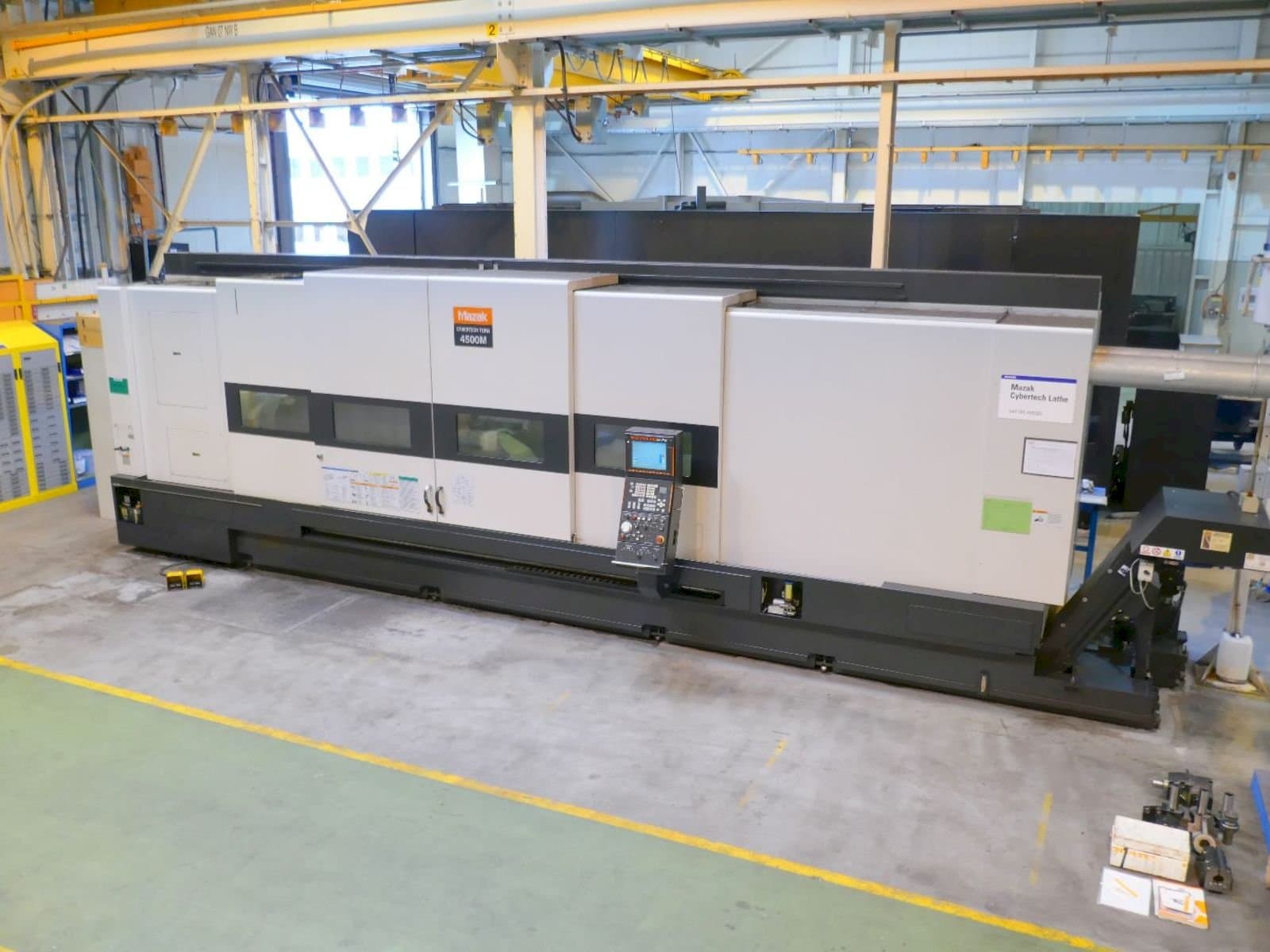 Koneen  Mazak CYBERTECH TURN 4500M etunäkymä