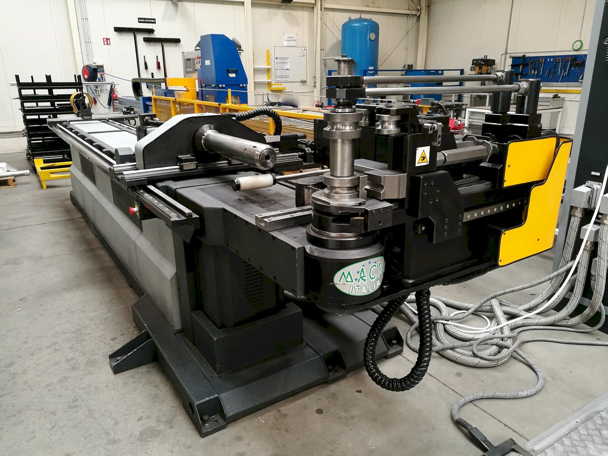 Koneen  Macri Italia PROVAR 6-65 etunäkymä